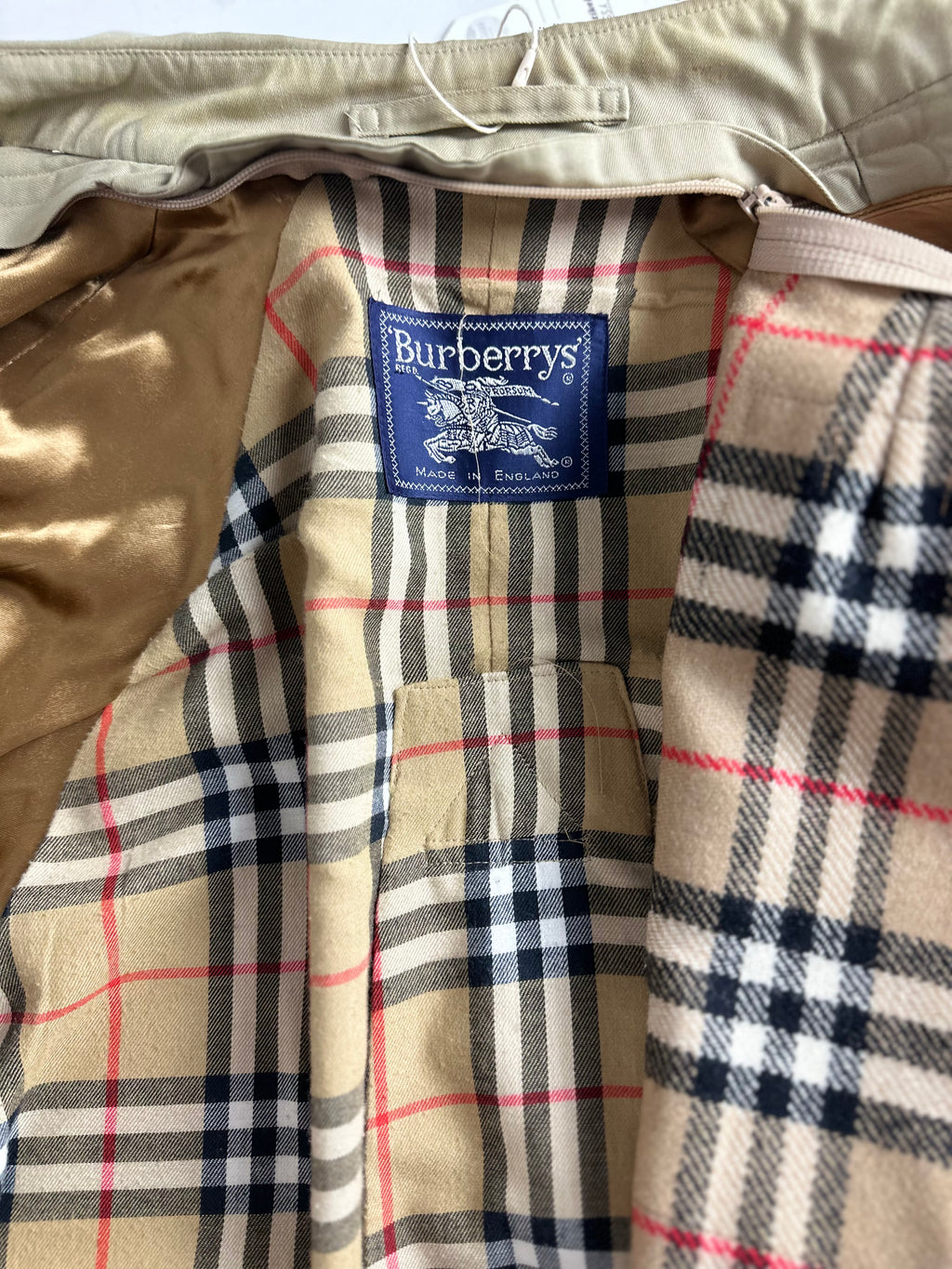 Burberrys Trenchcoat (12/M) including Inlet
