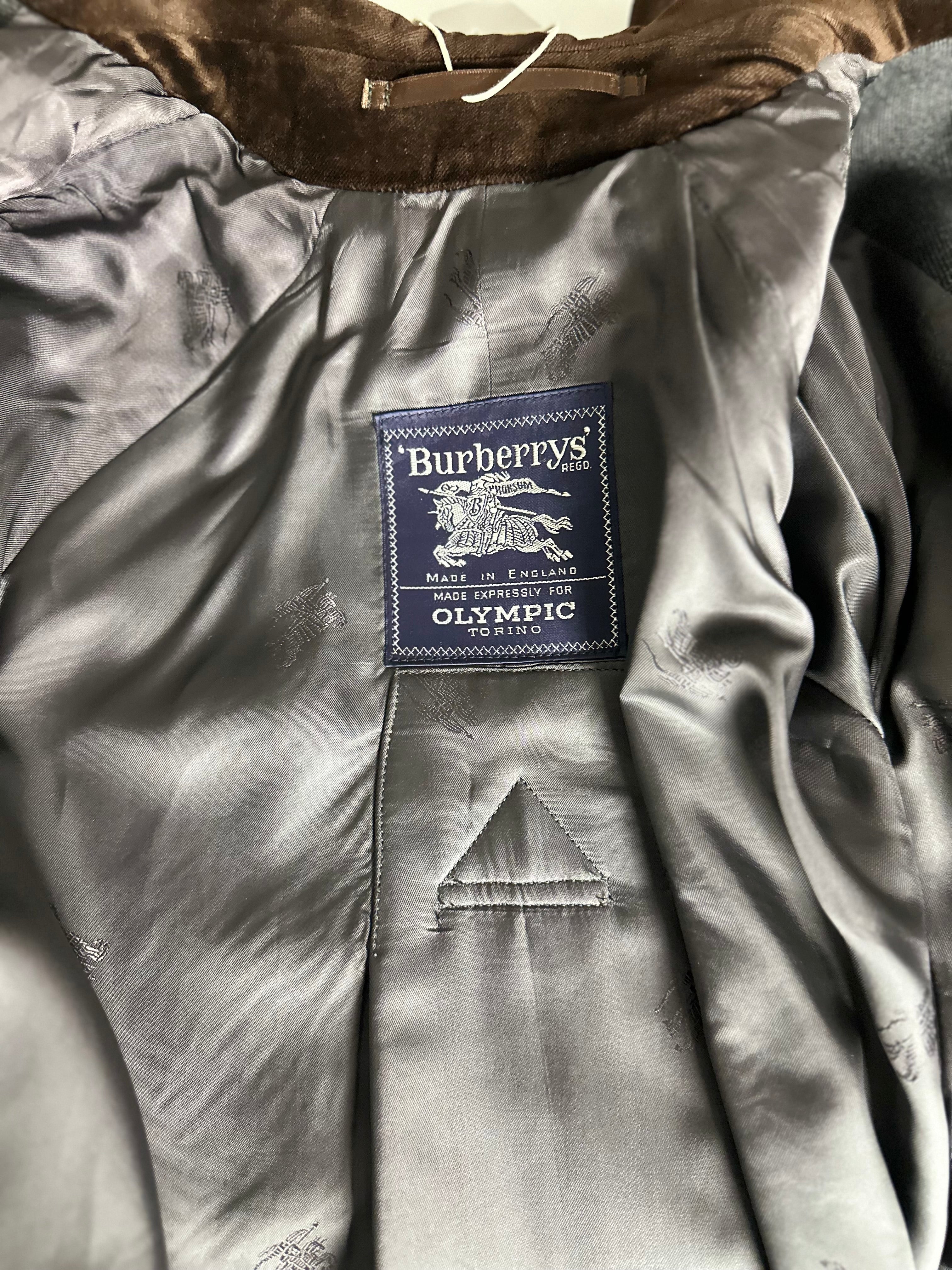 Burberrys Coat (12/M)