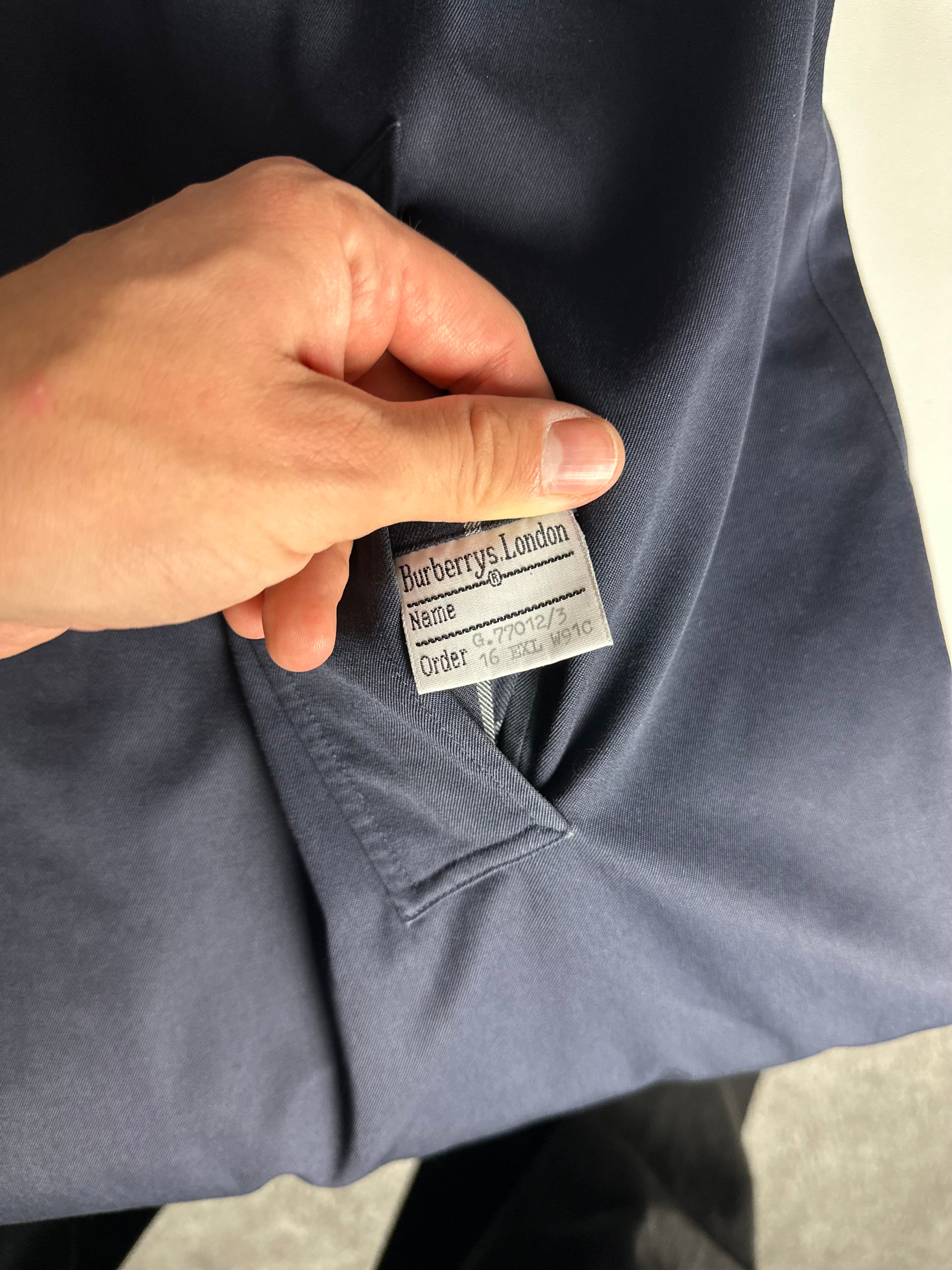 Burberrys Trenchcoat (16/XL) including Inlet