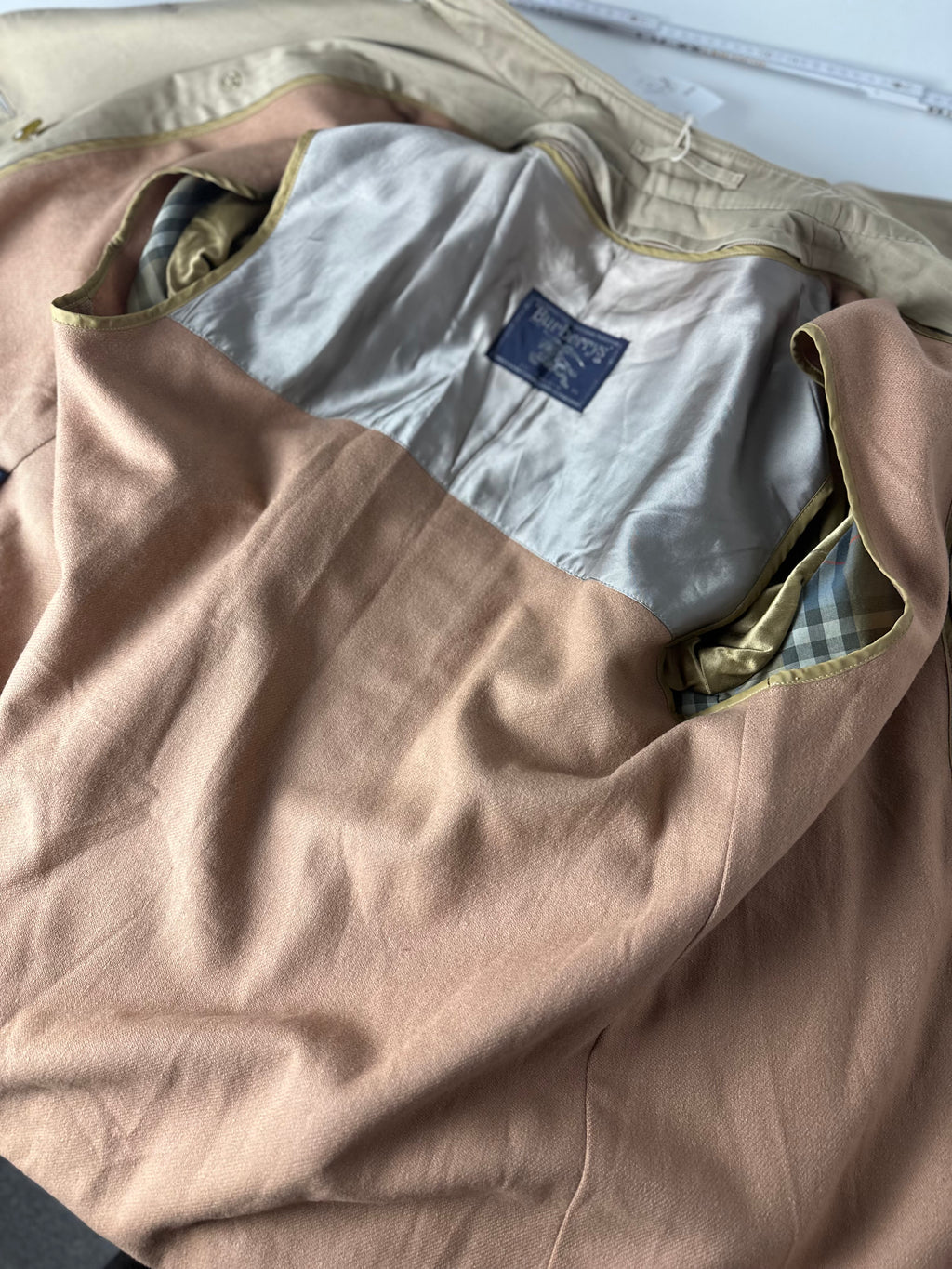 Burberrys Trenchcoat (12/M) including Inlet