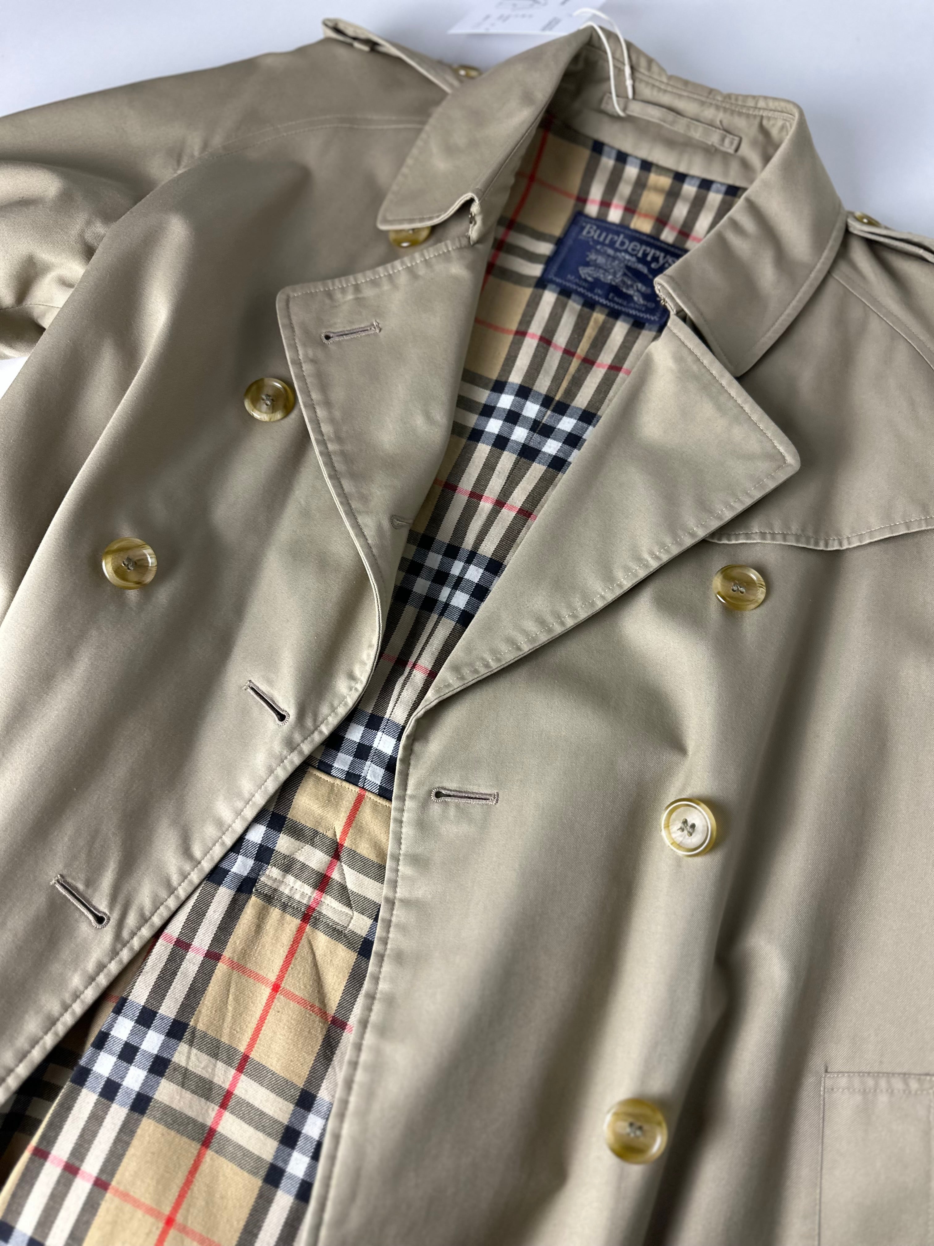 Burberrys Trenchcoat (10/S)