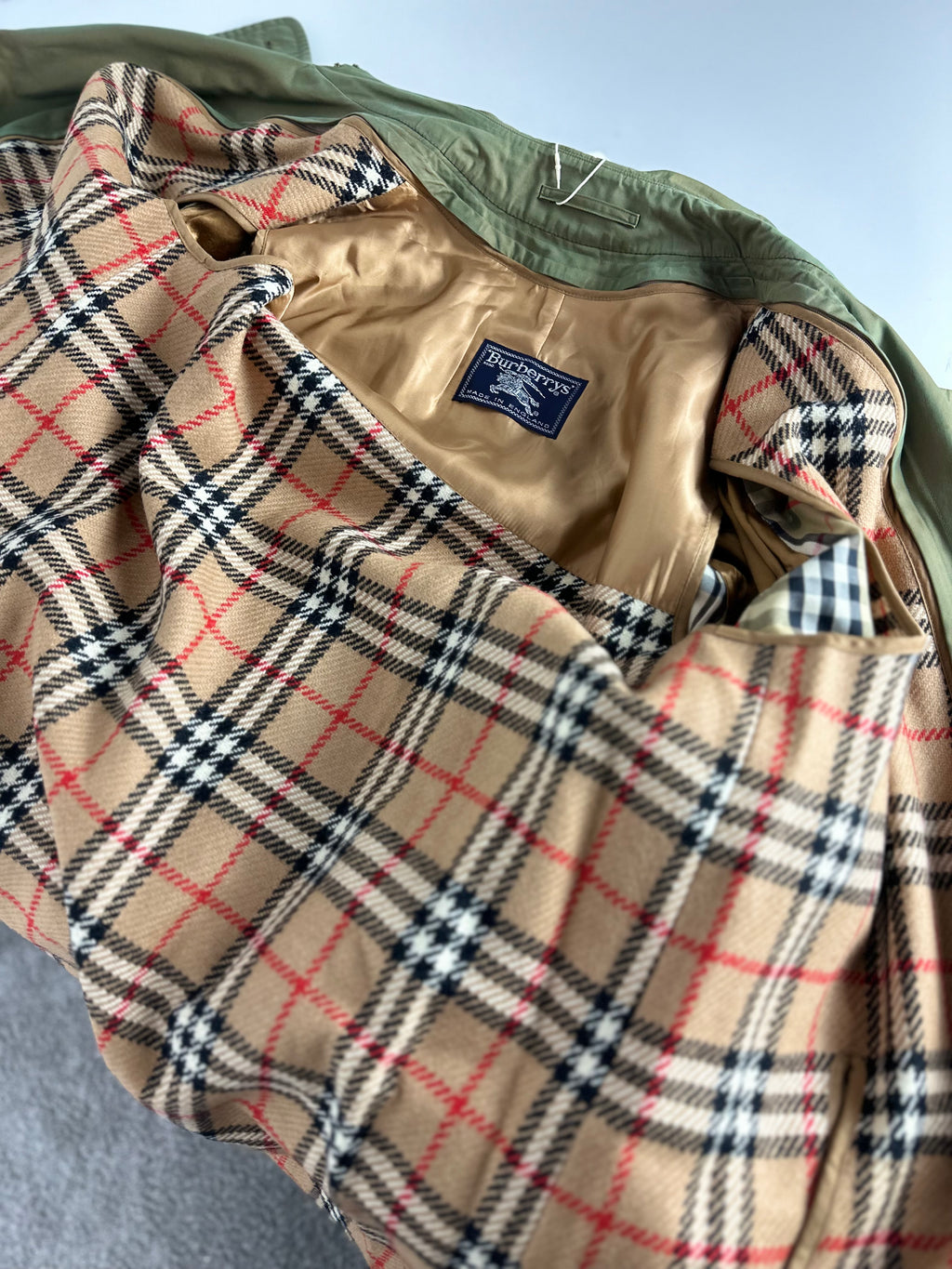 Burberrys Trenchcoat (50/L) including Inlet