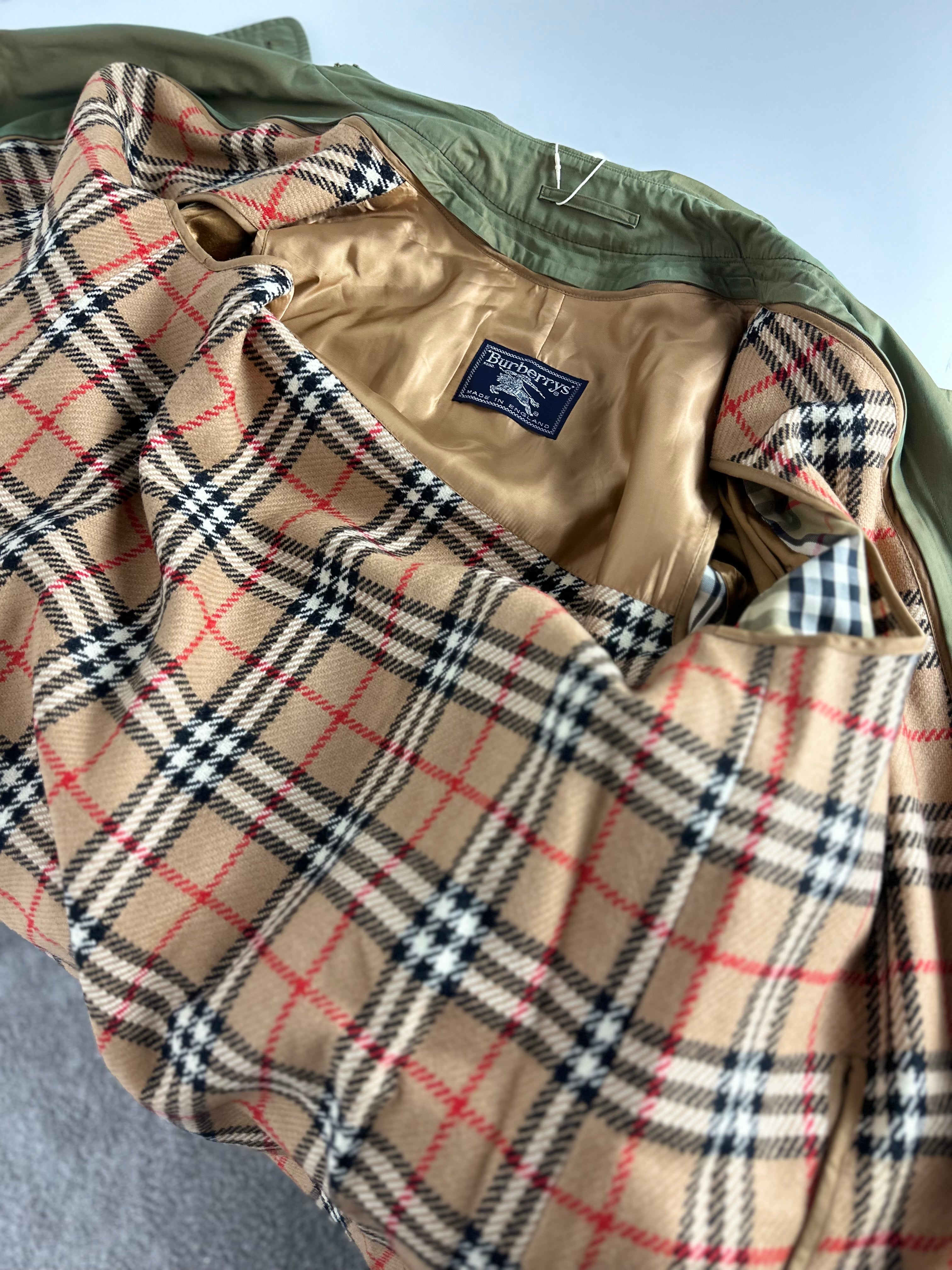 Burberrys Trenchcoat (50/L) including Inlet