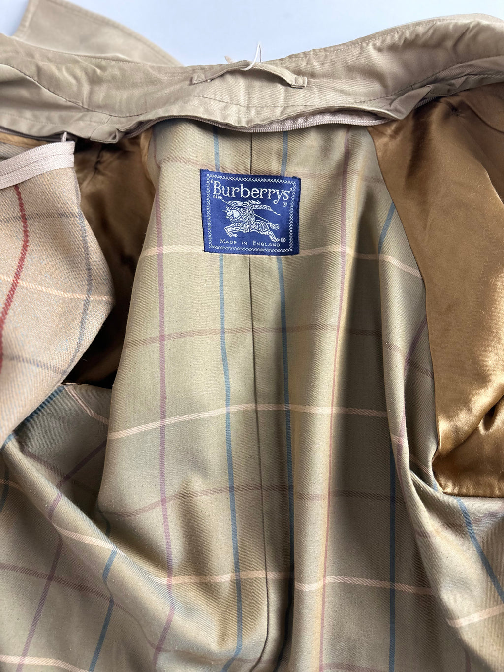 Burberrys Trenchcoat (14/L) including Inlet