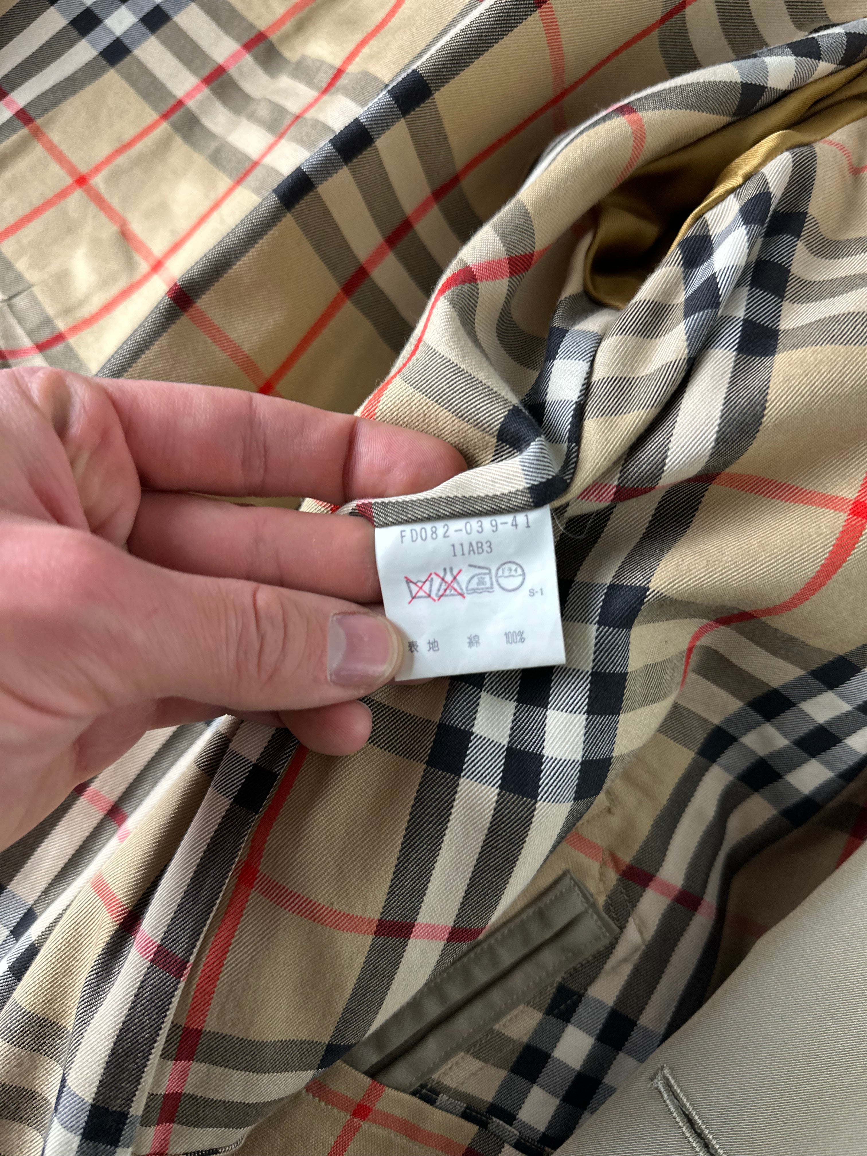 Burberrys Trenchcoat (10/S)
