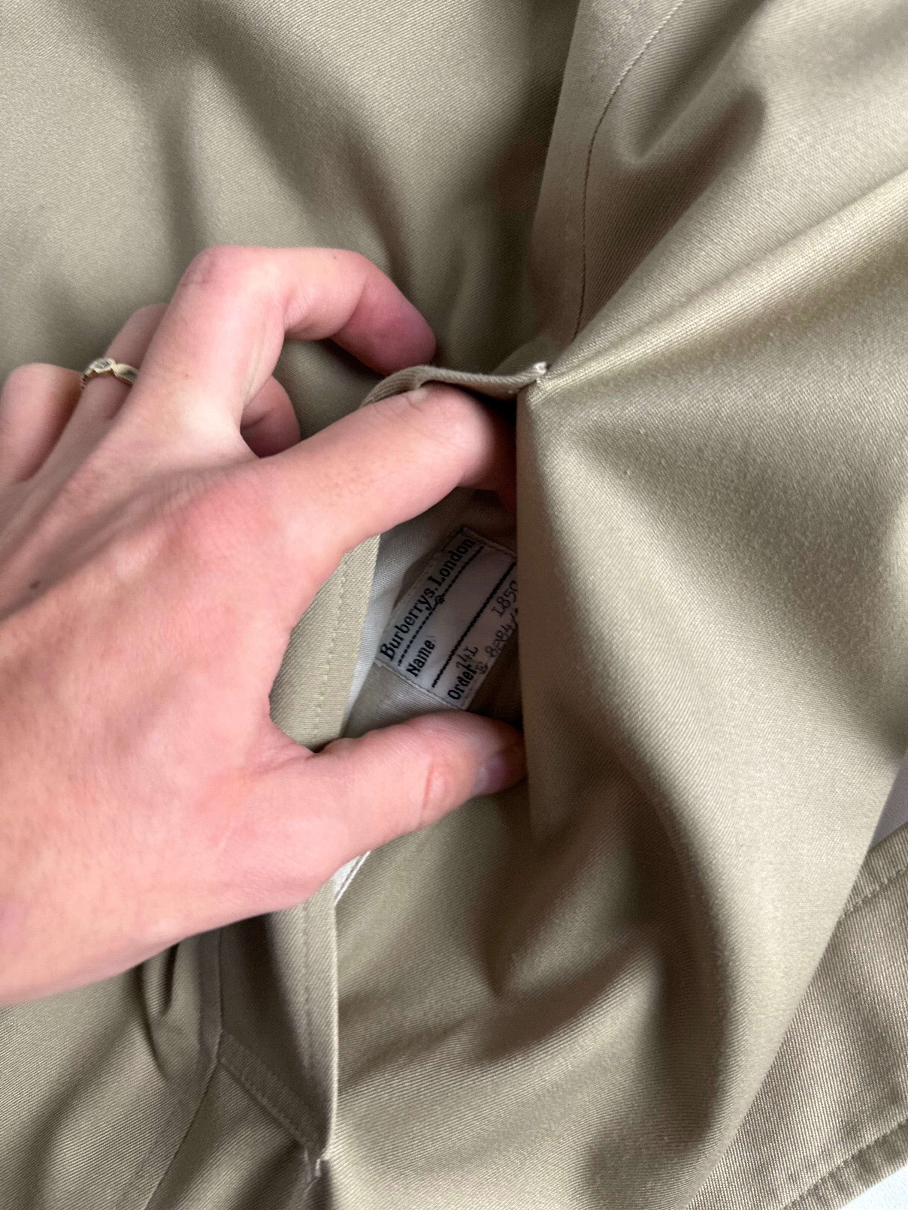 Burberrys Trenchcoat (10/S)