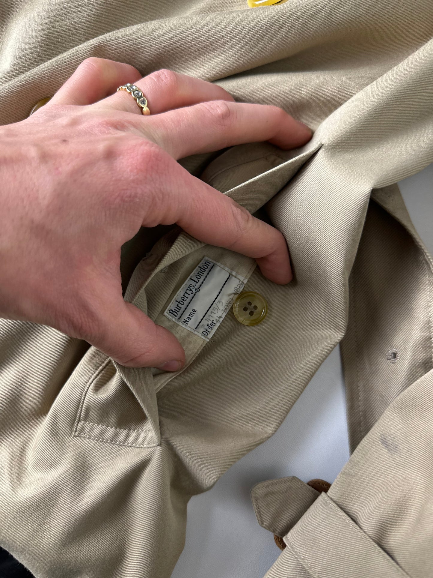 Burberrys Trenchcoat (10/S)