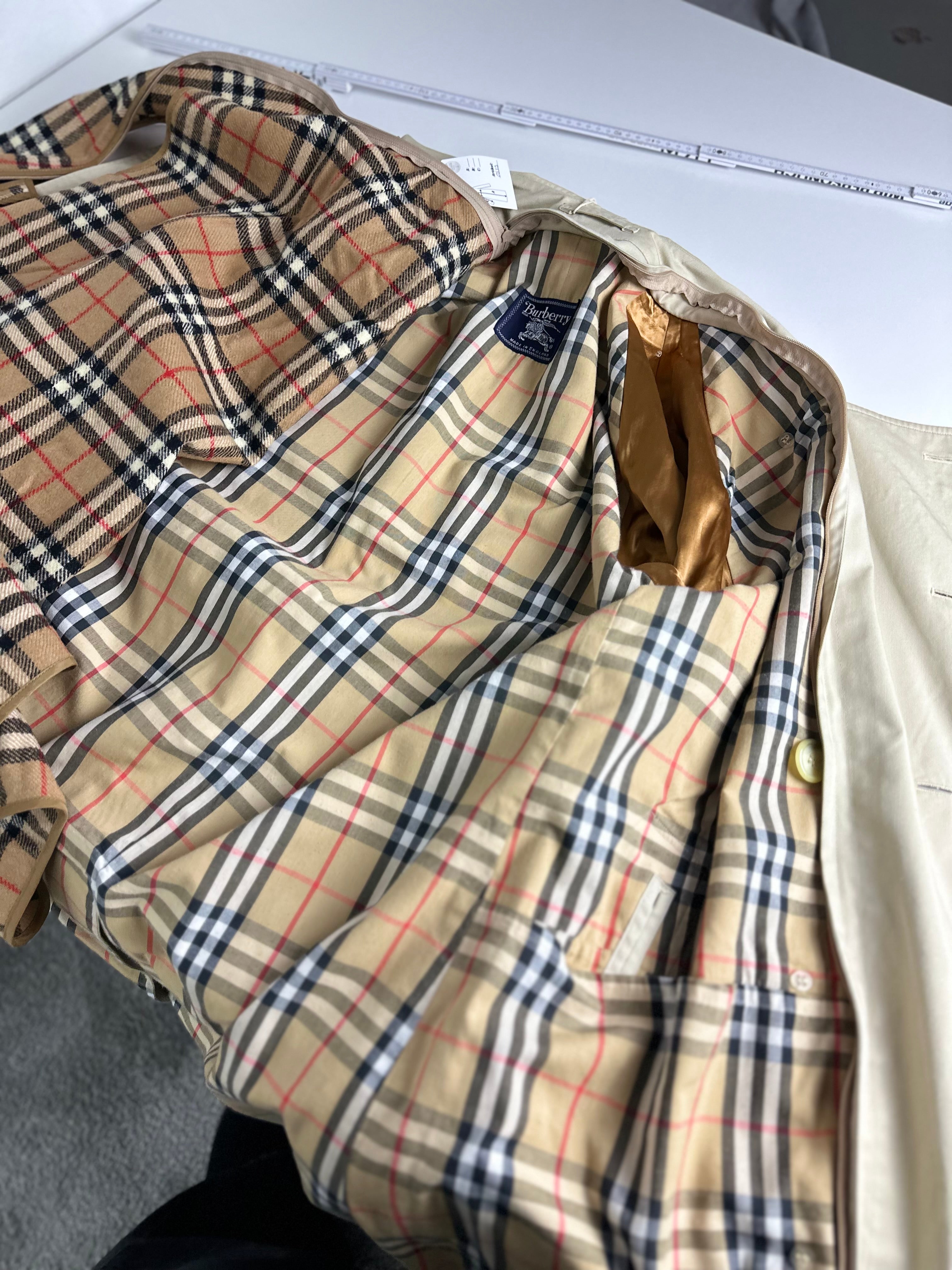 Burberrys Trenchcoat (48/M) including Inlet