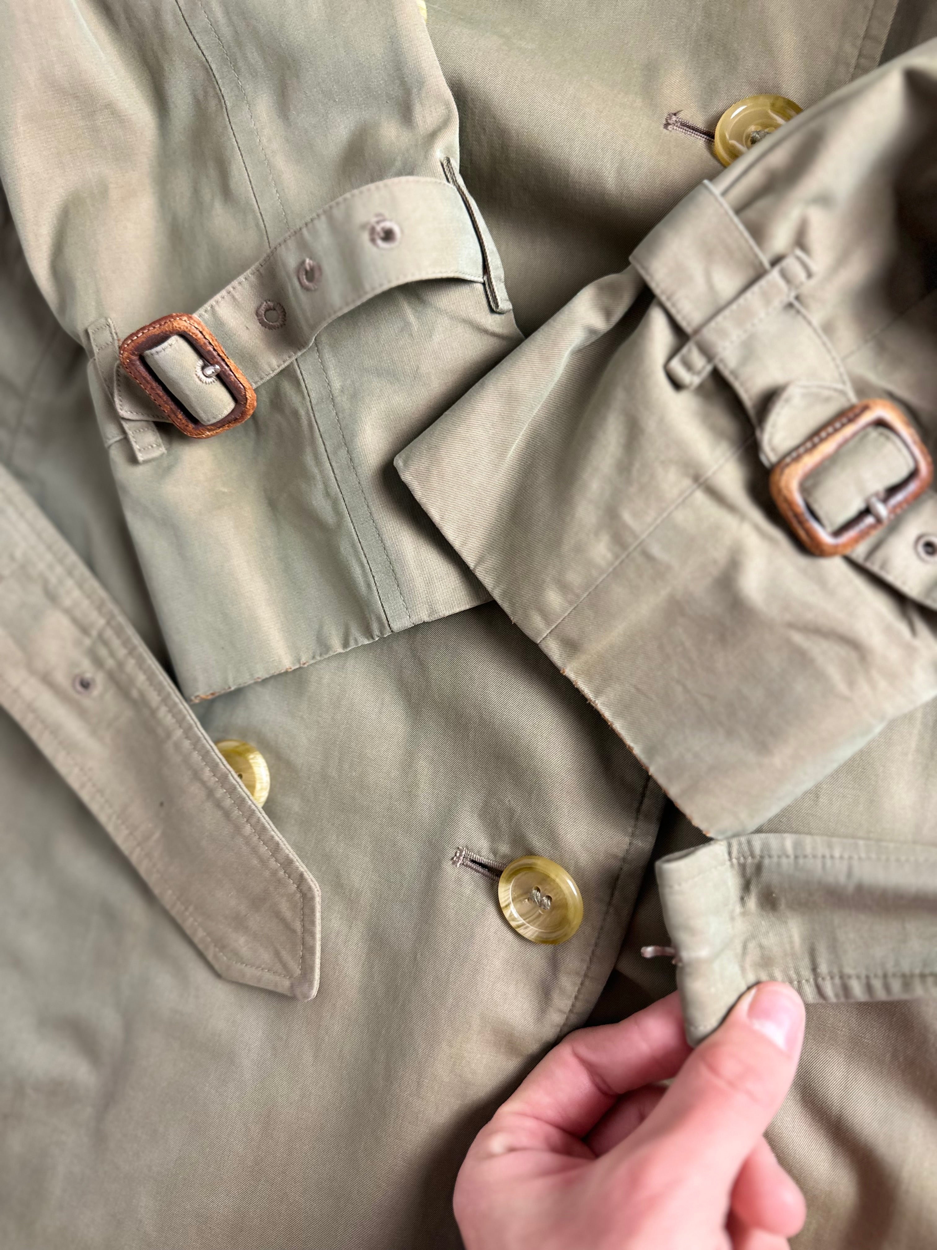 Burberrys Trenchcoat (10/S)