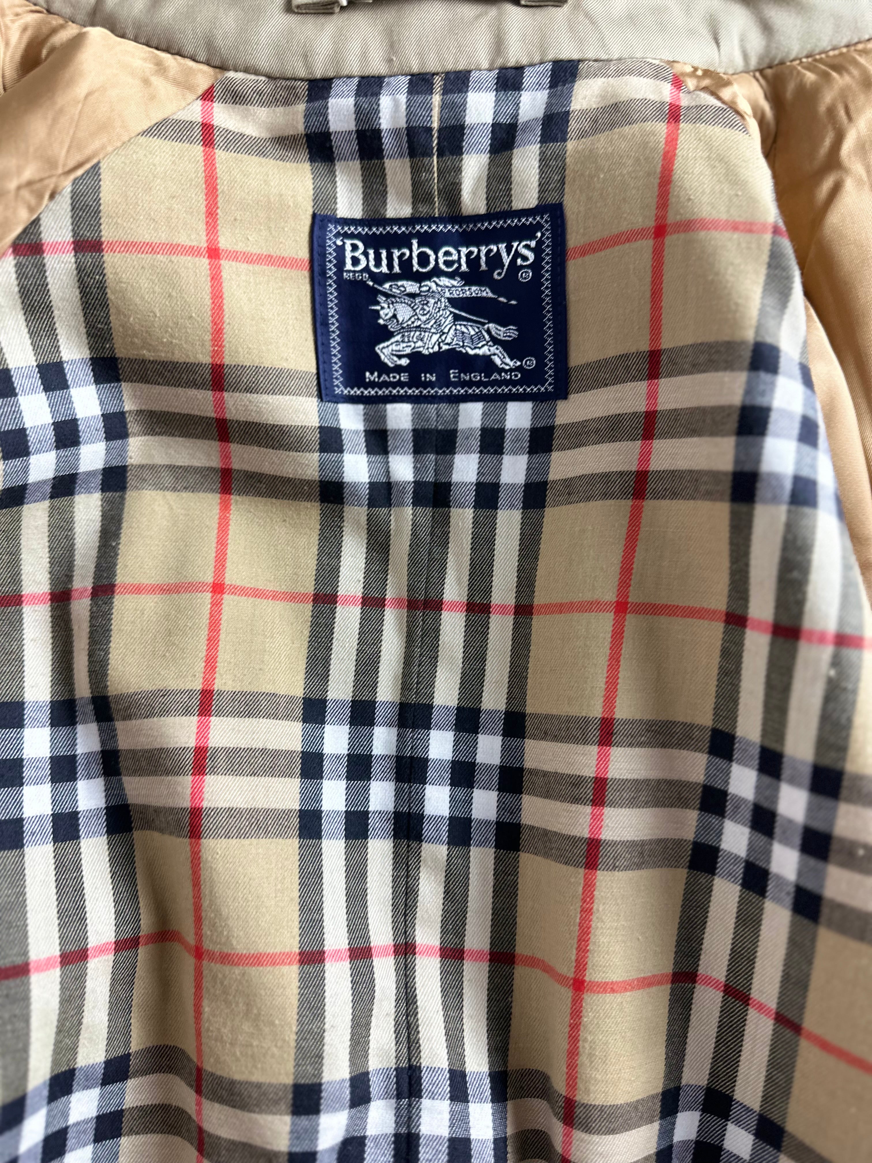 Burberrys Trenchcoat (12/M)