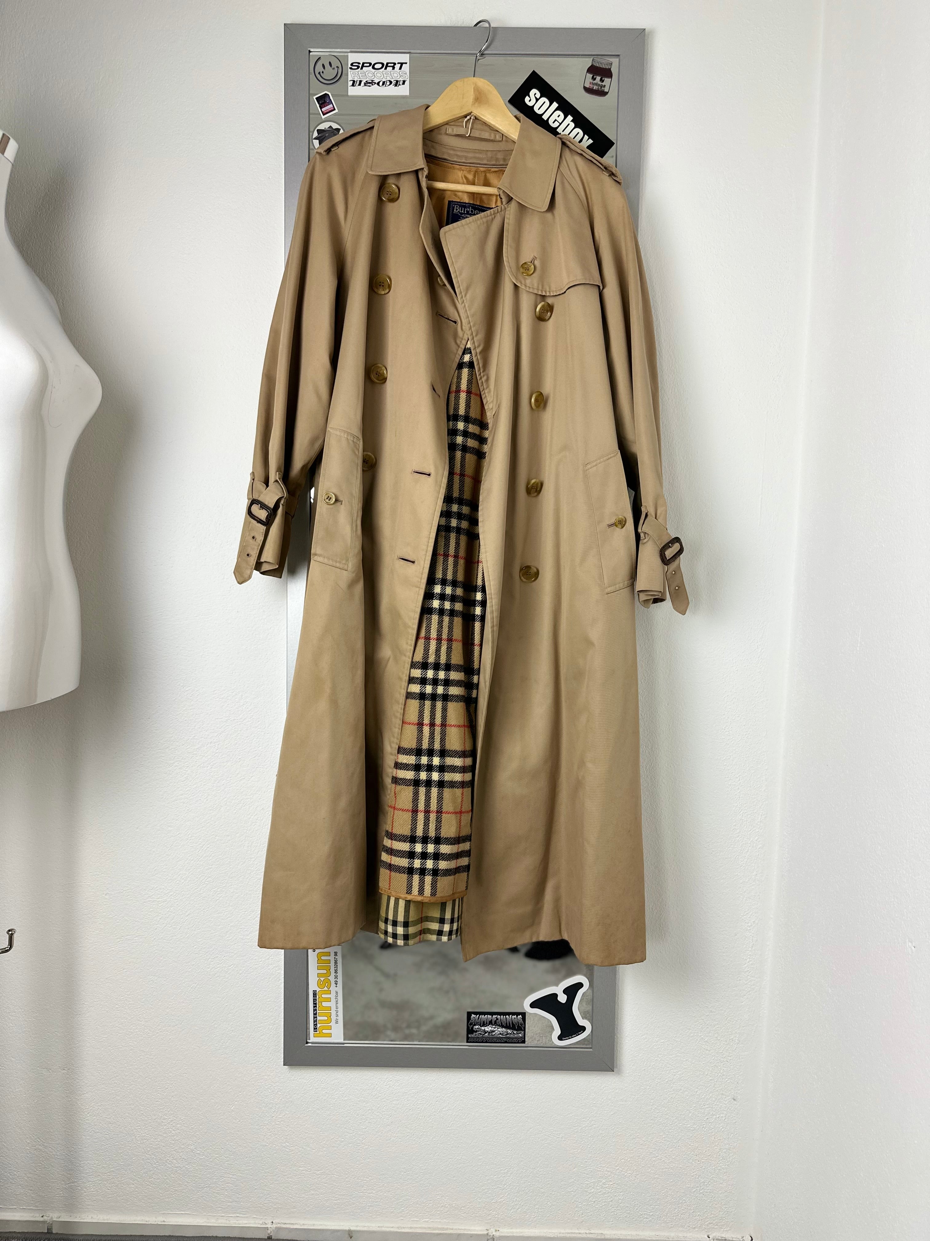 Burberrys Trenchcoat (12/M) including Inlet