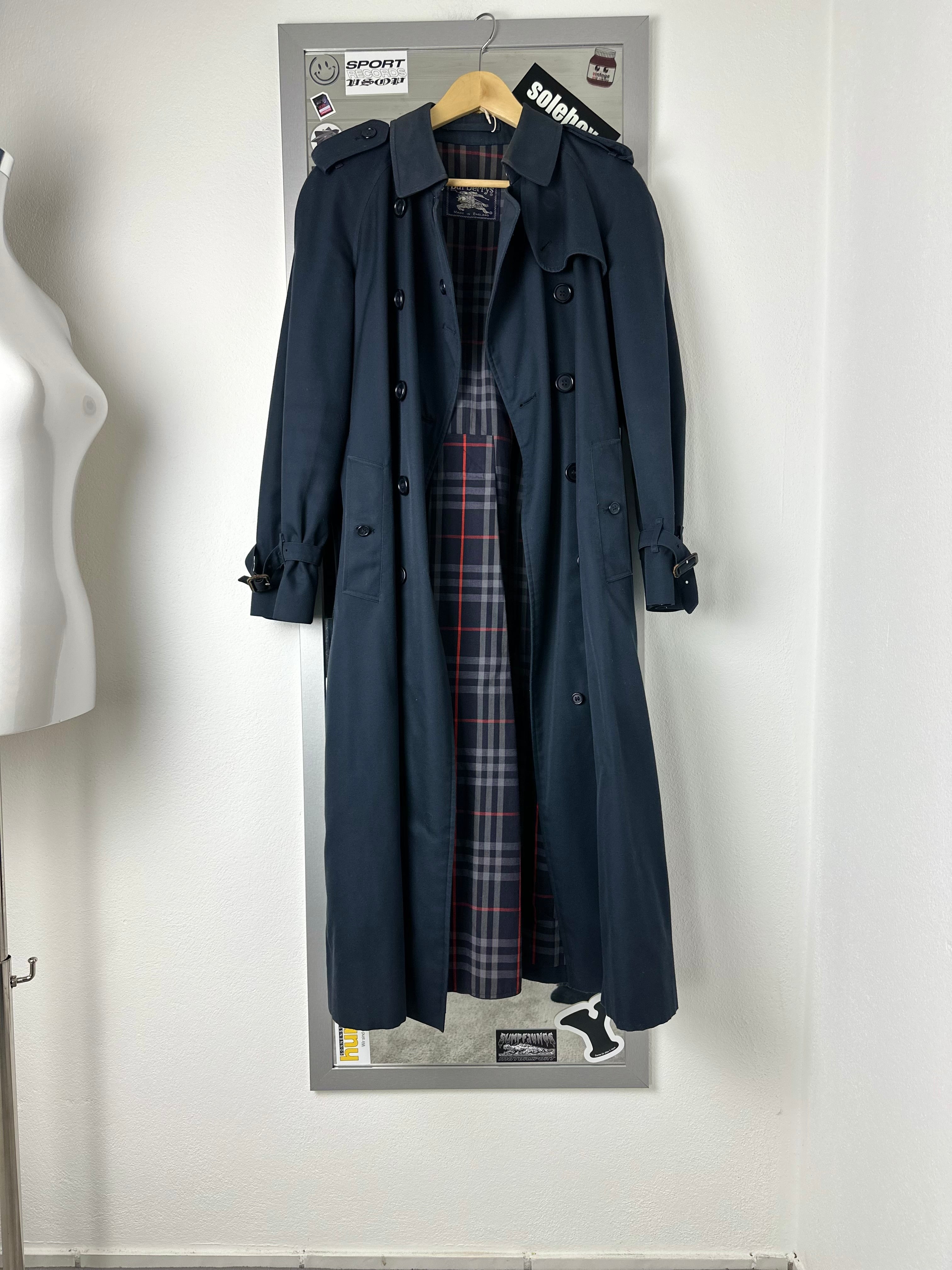 Burberrys Trenchcoat (10/S)