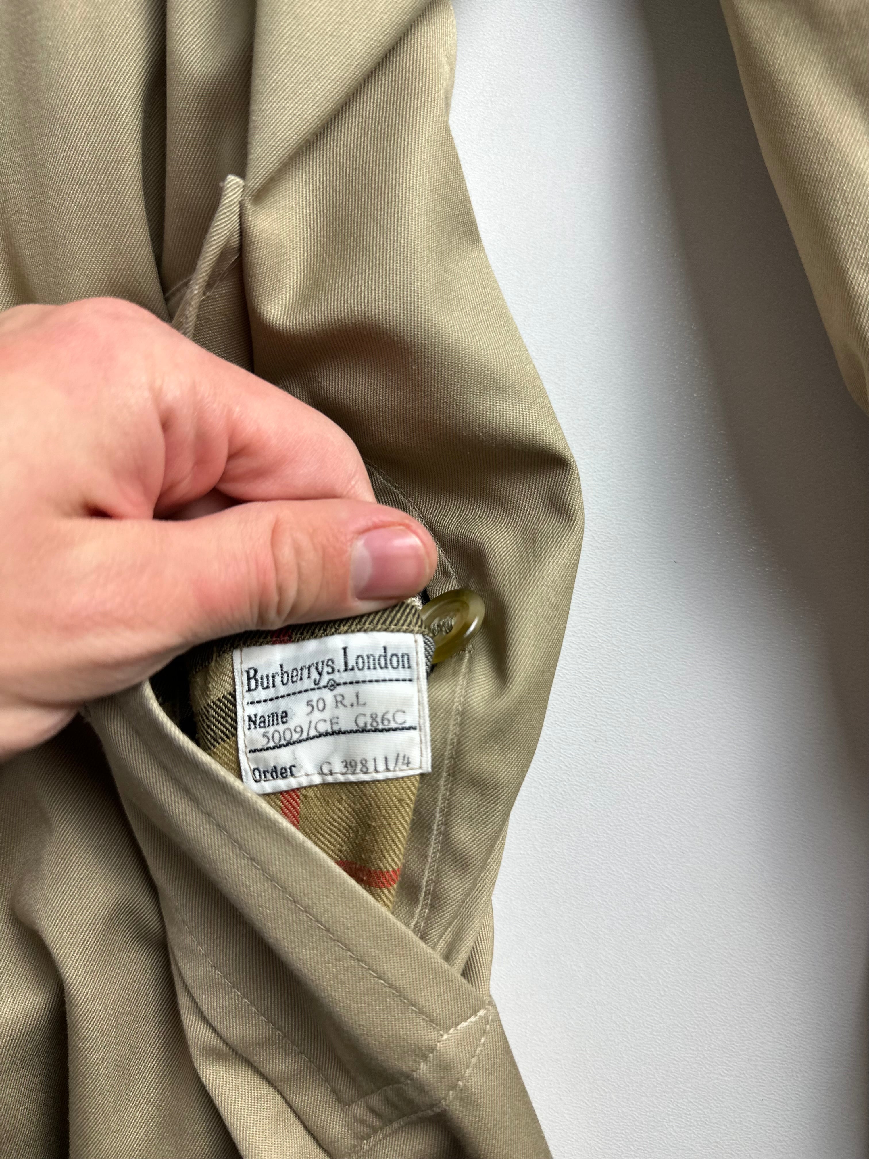 Burberrys Trenchcoat (50/L) including Inlet