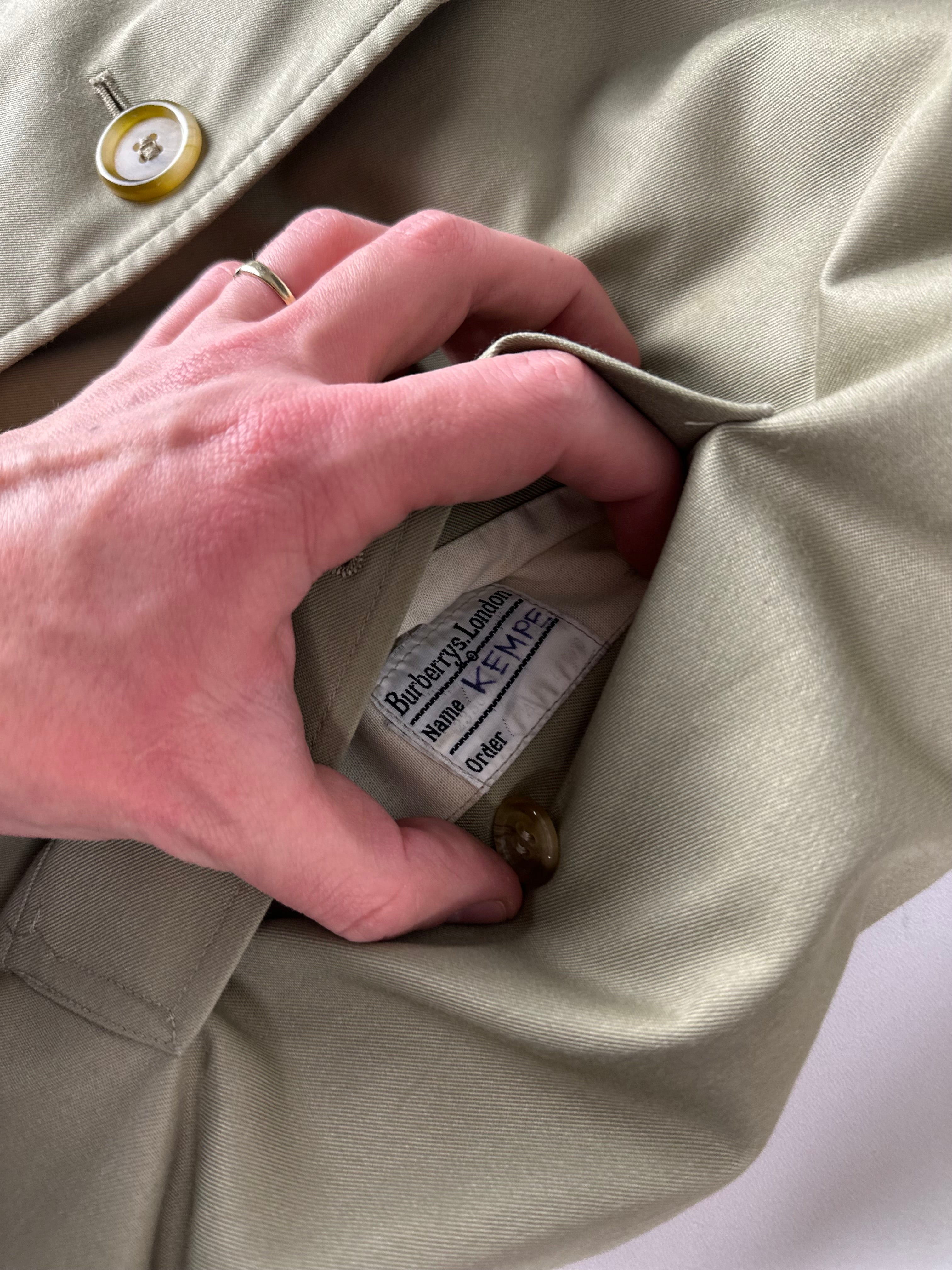 Burberrys Trenchcoat (16/XL) including Inlet