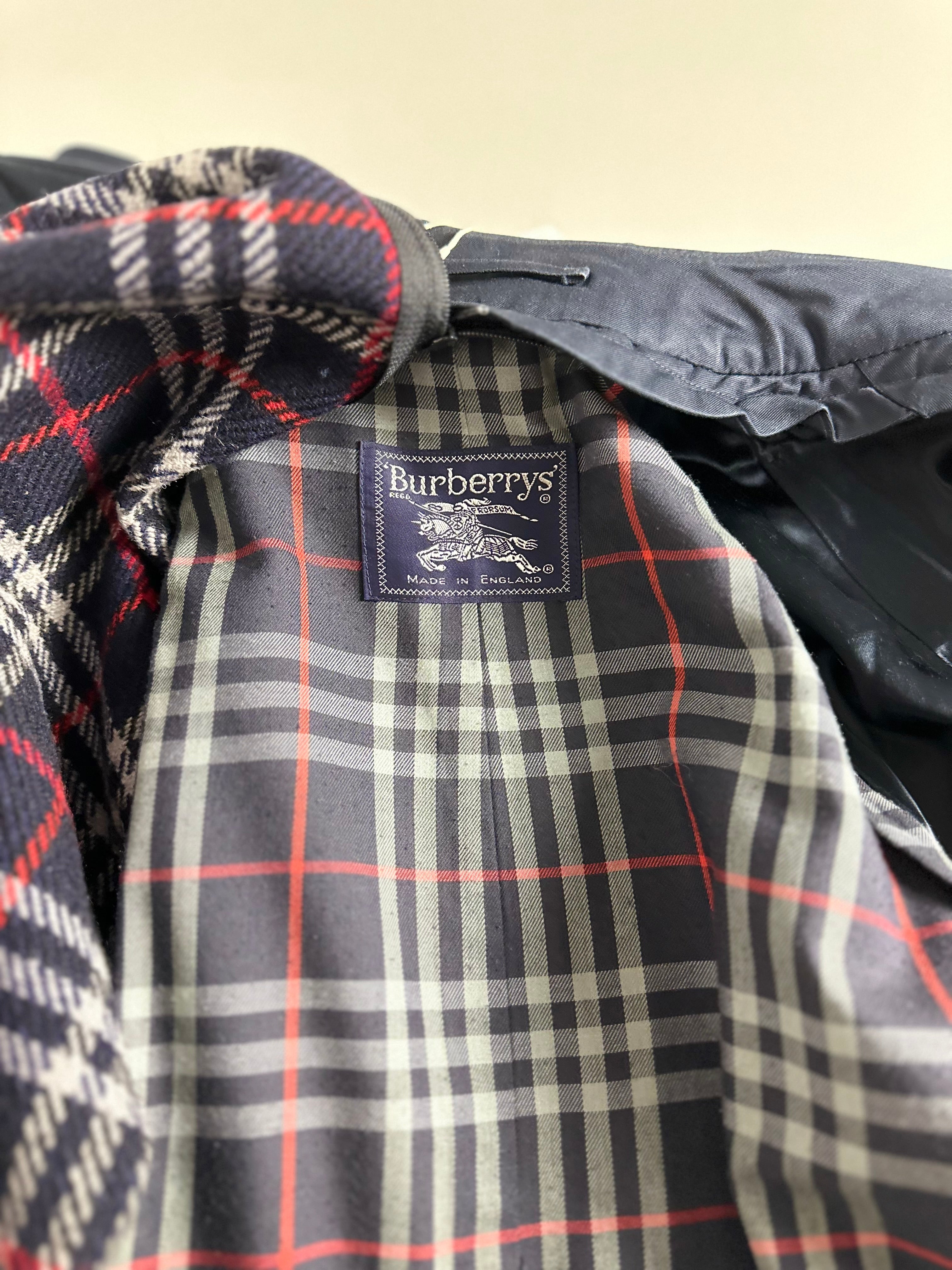 Burberrys Trenchcoat (52/L) including Inlet