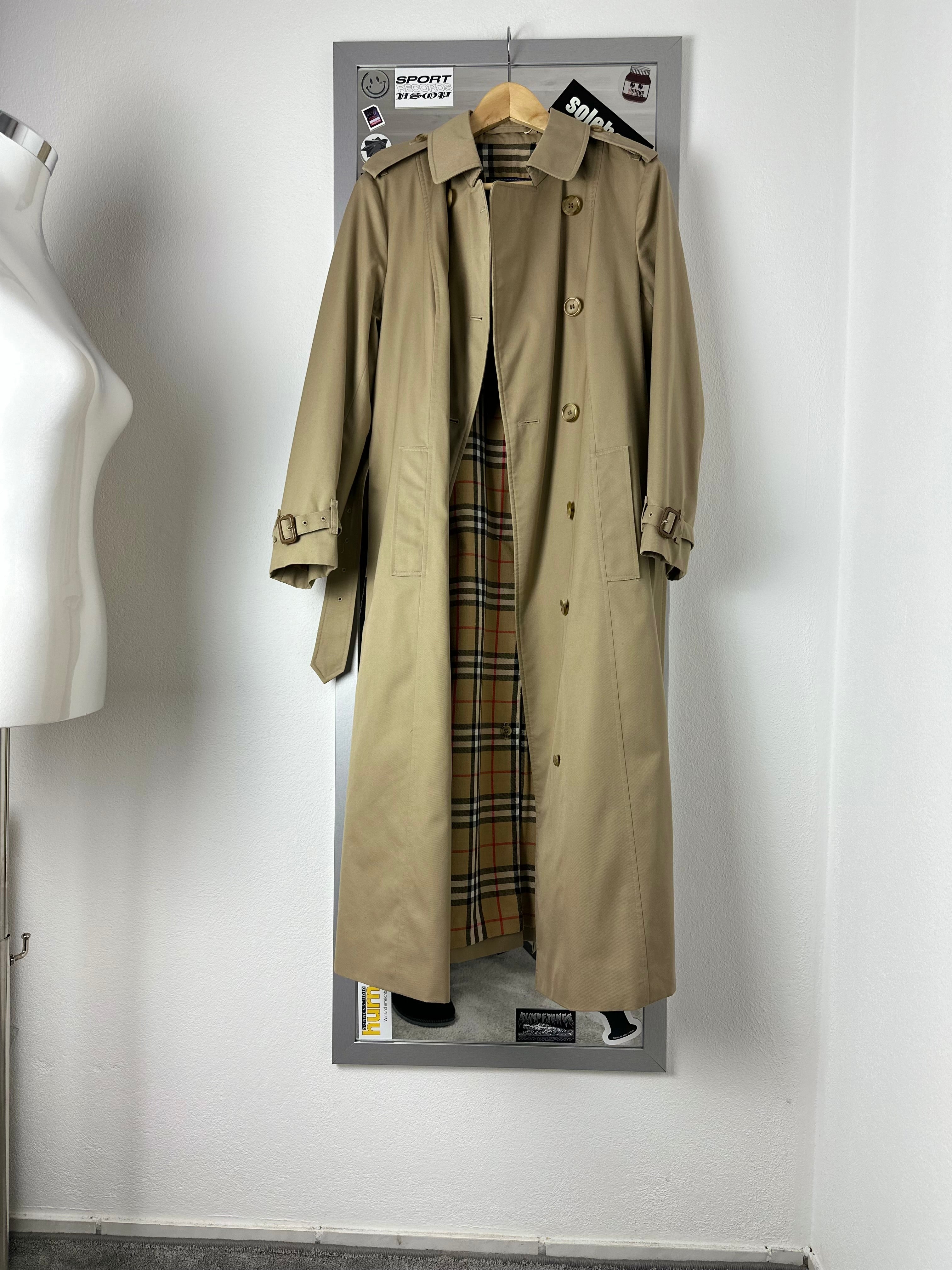 Burberrys Trenchcoat (10/S)