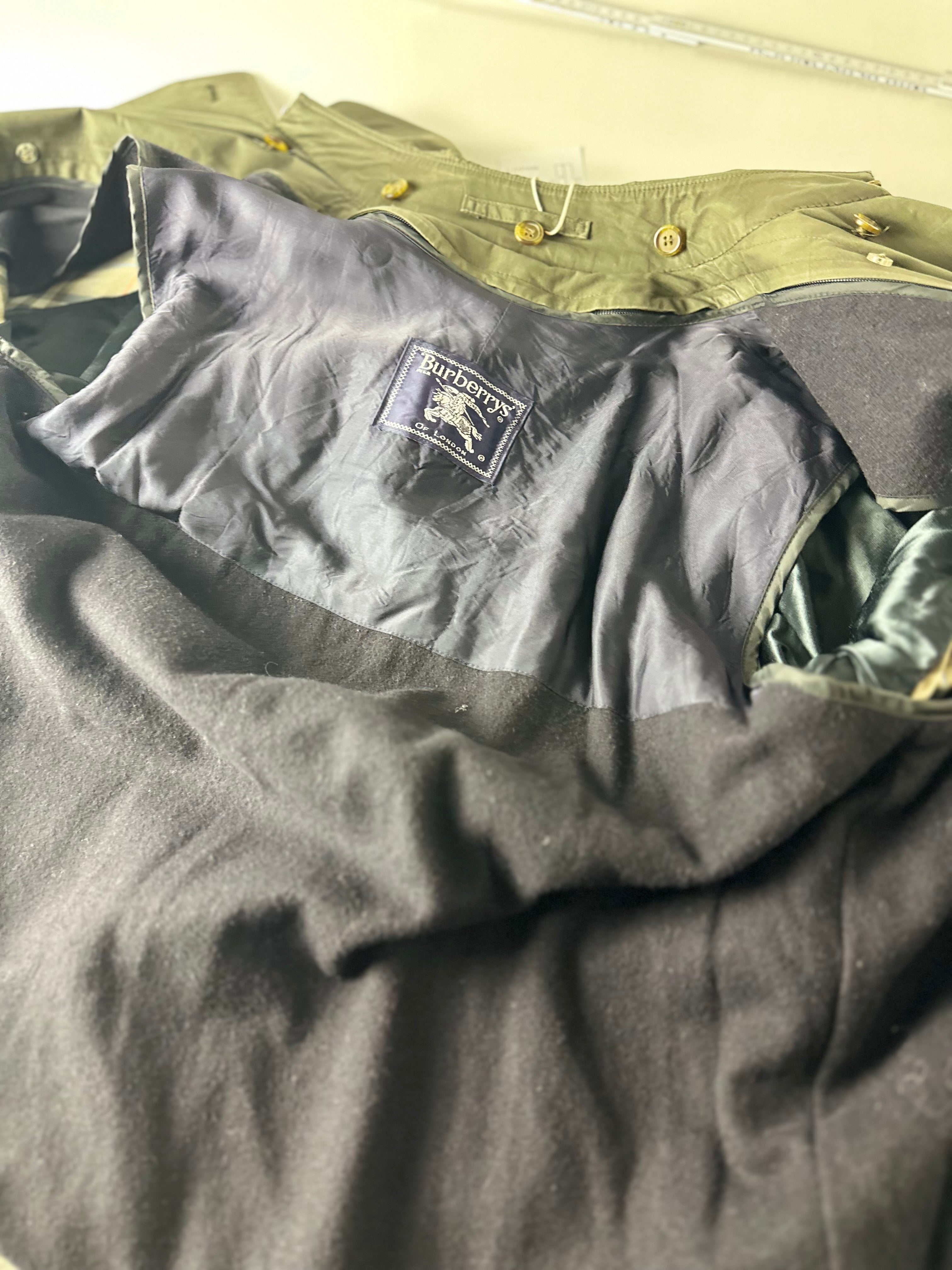 Burberrys Trenchcoat (12/M) including Inlet