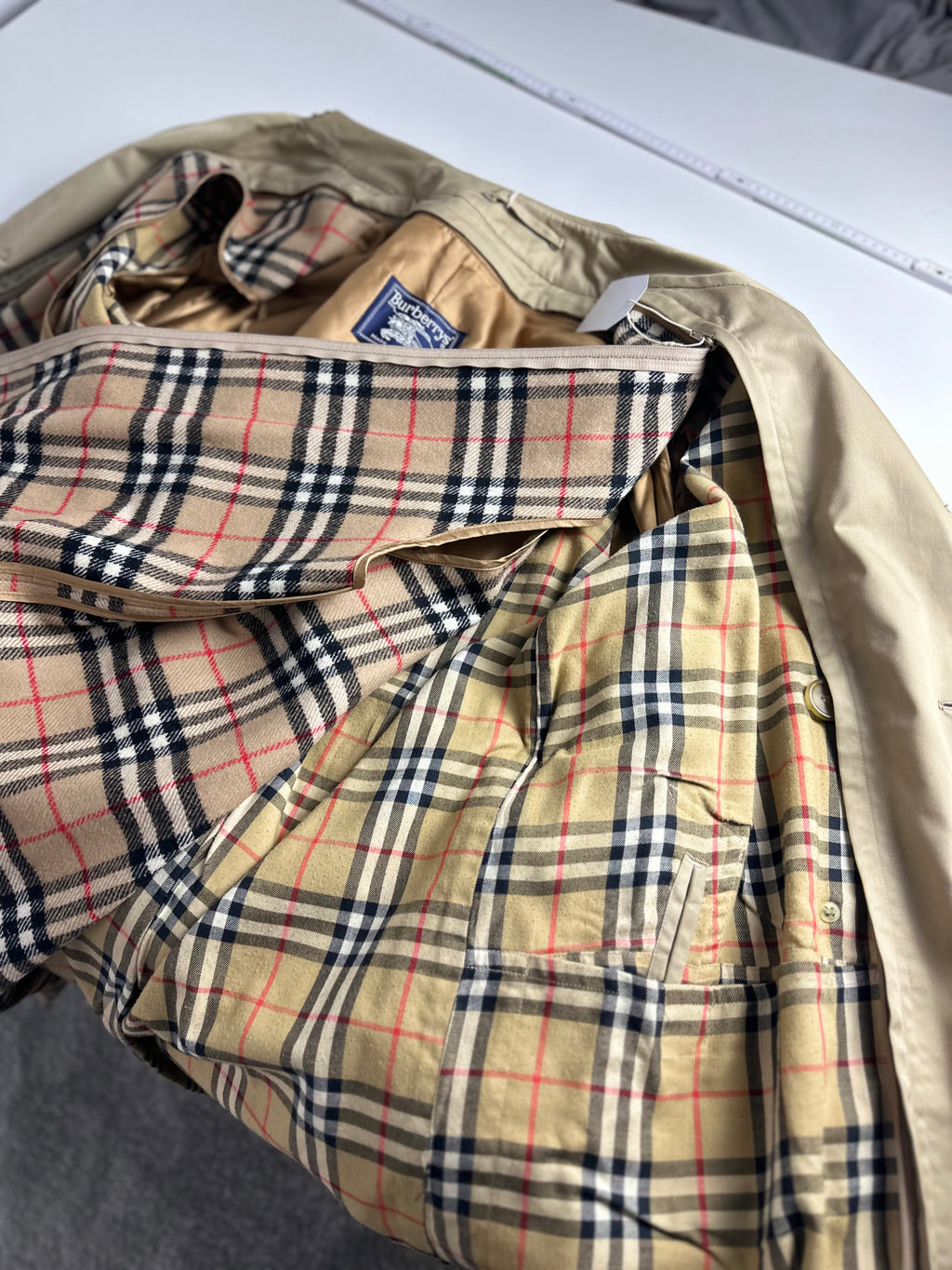 Burberrys Trenchcoat (50/L) including Inlet