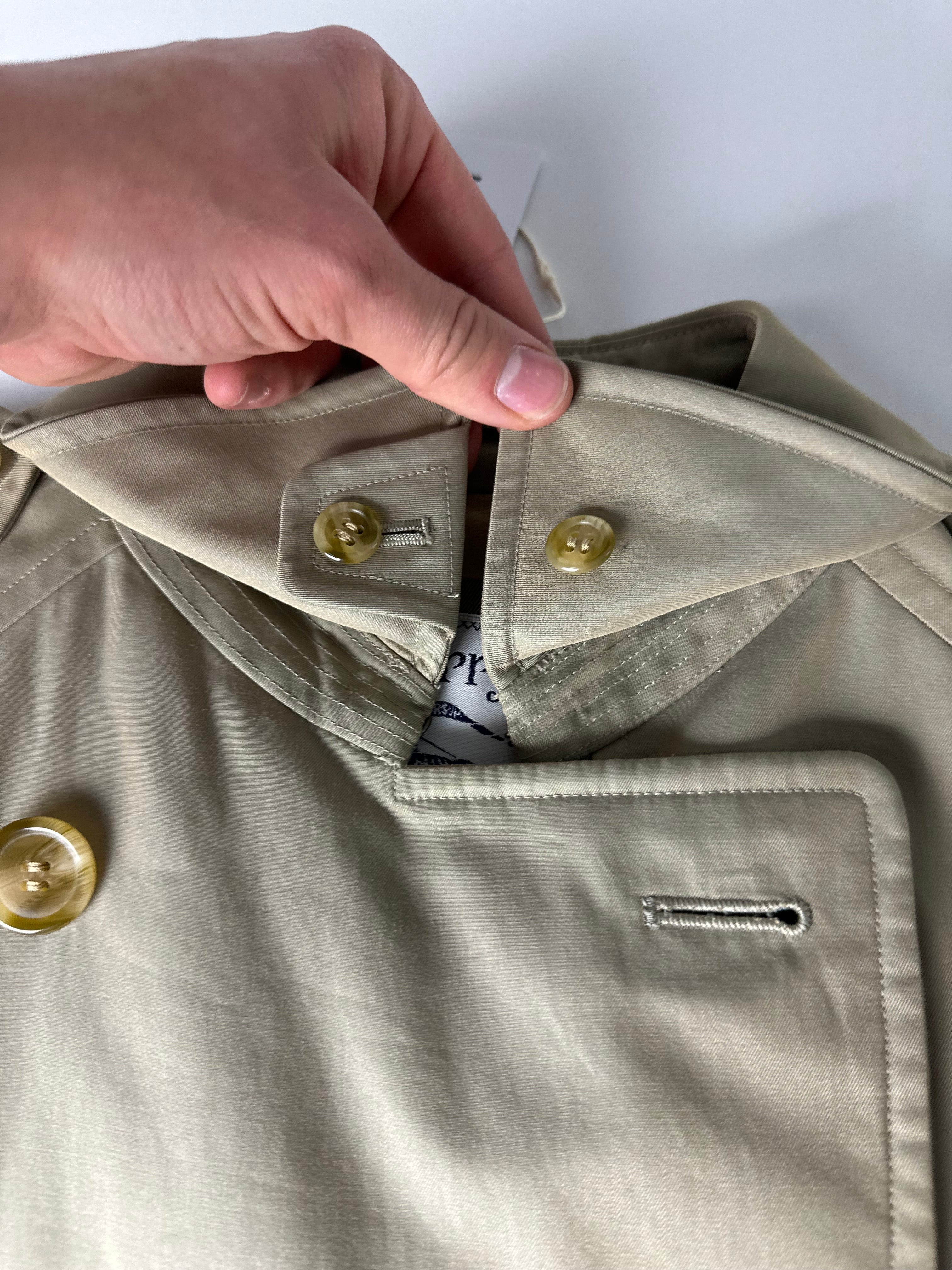 Burberrys Trenchcoat (10/S)