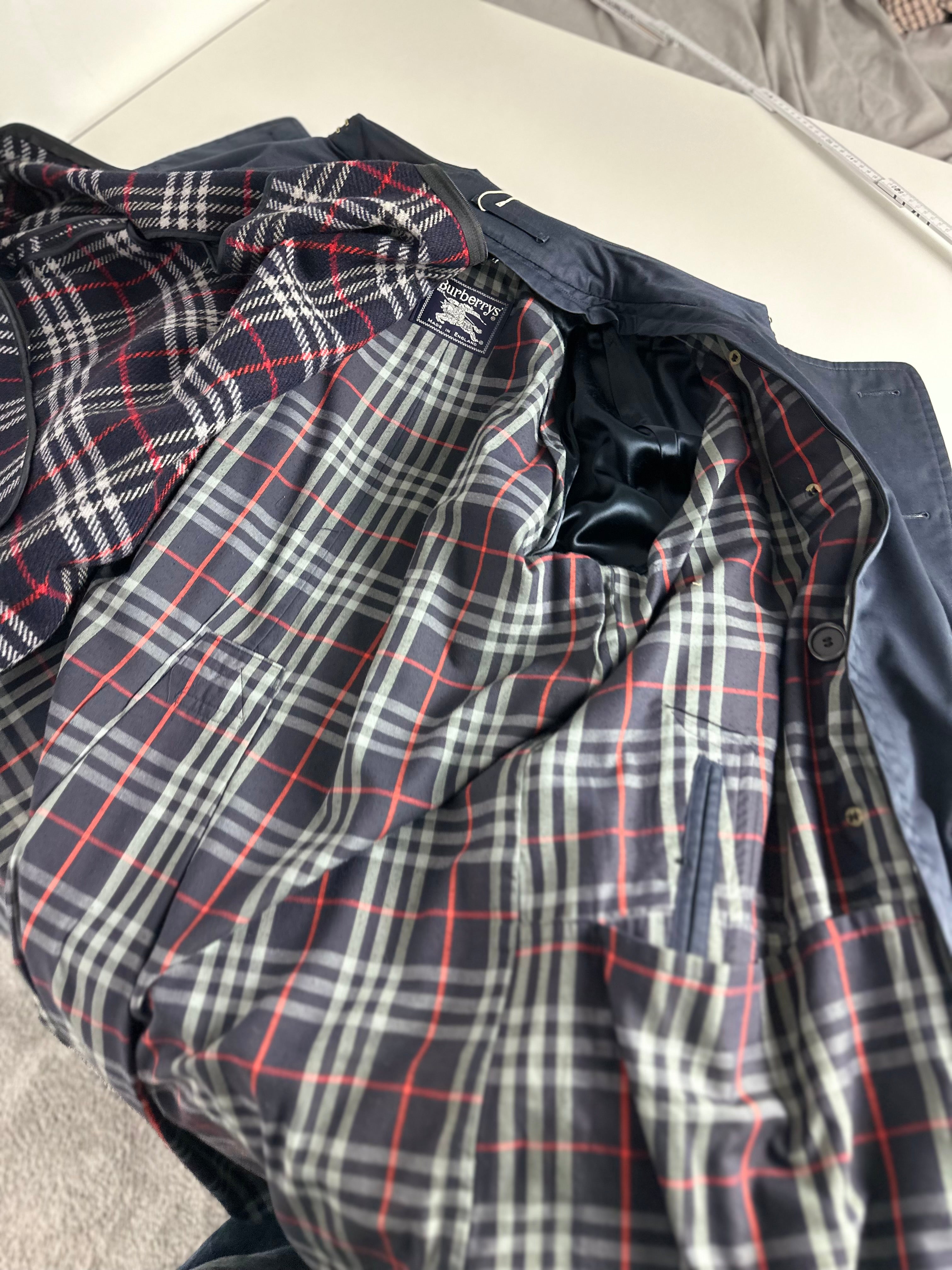 Burberrys Trenchcoat (52/L) including Inlet