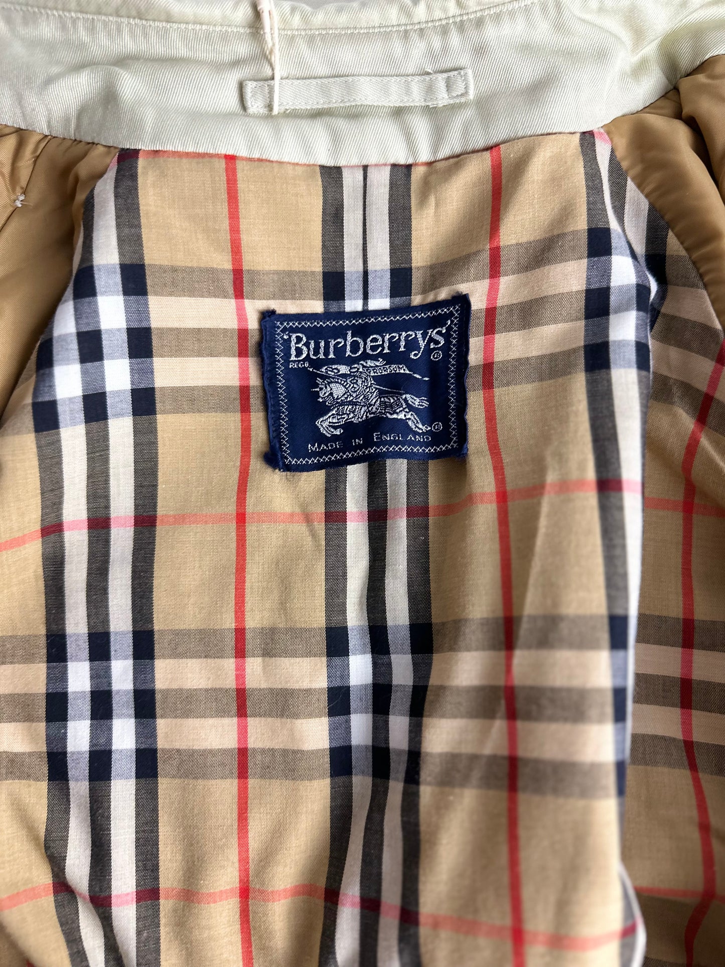 Burberrys Trenchcoat (12/M)