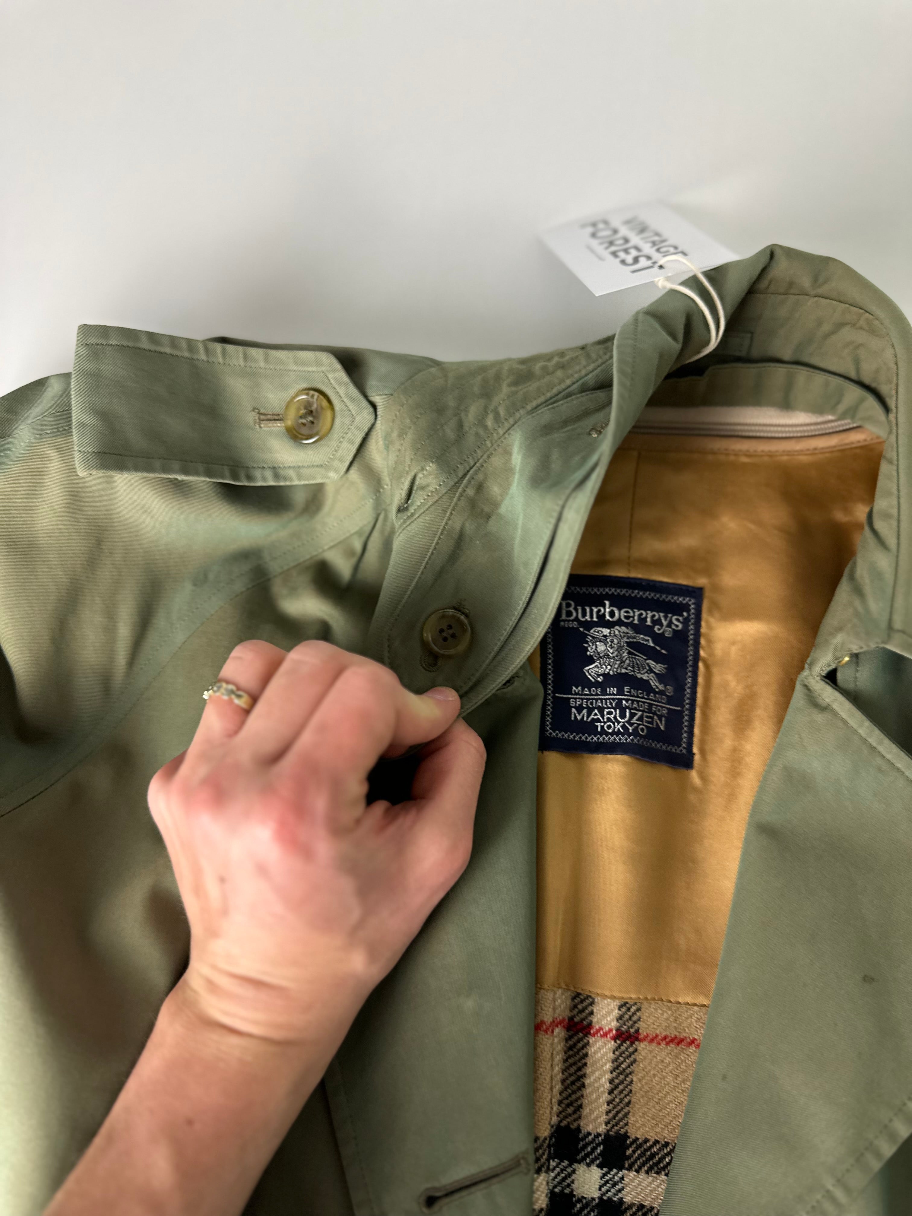 Burberrys Trenchcoat (12/M) including Inlet