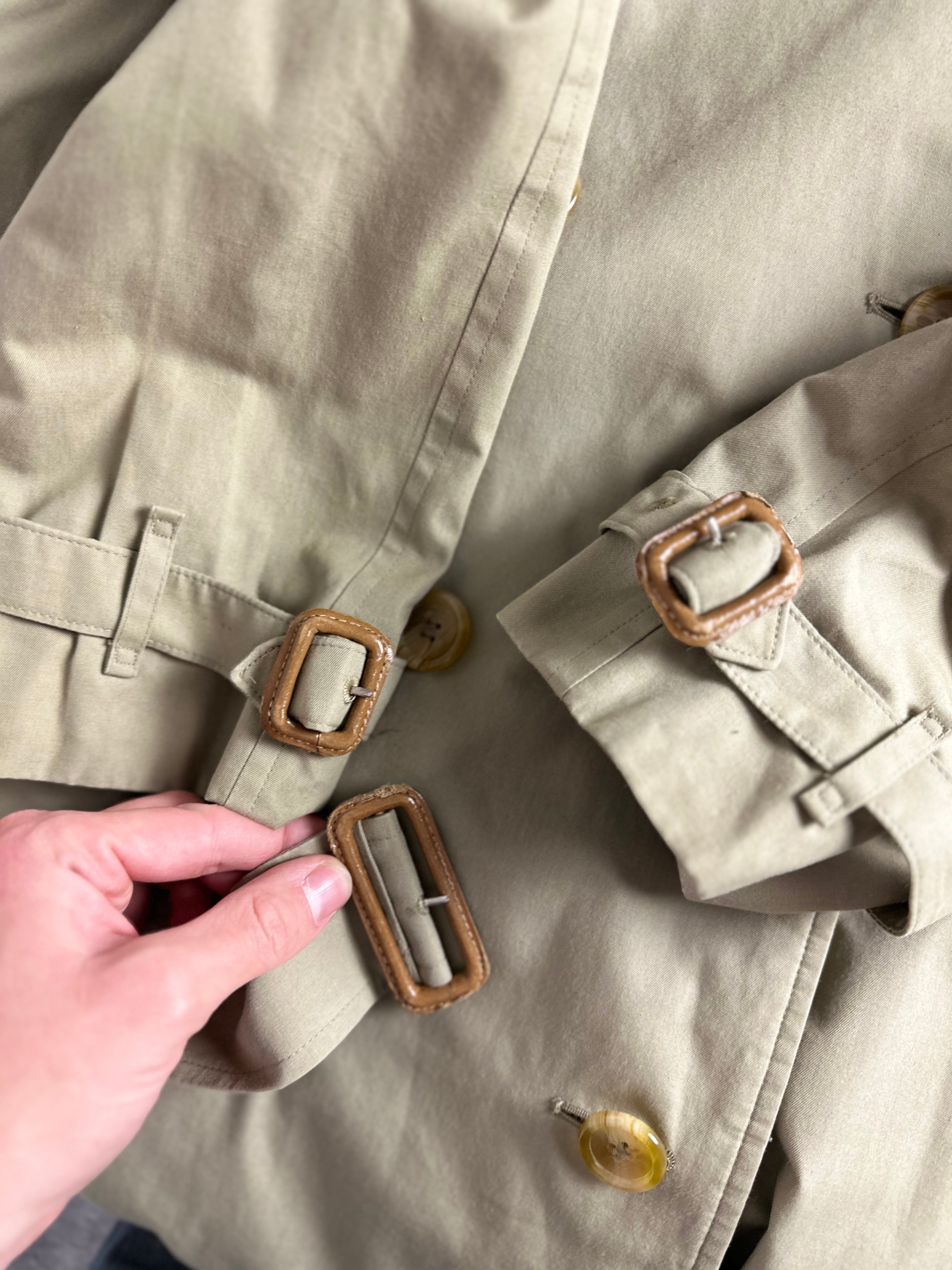 Burberrys Trenchcoat (10/S)