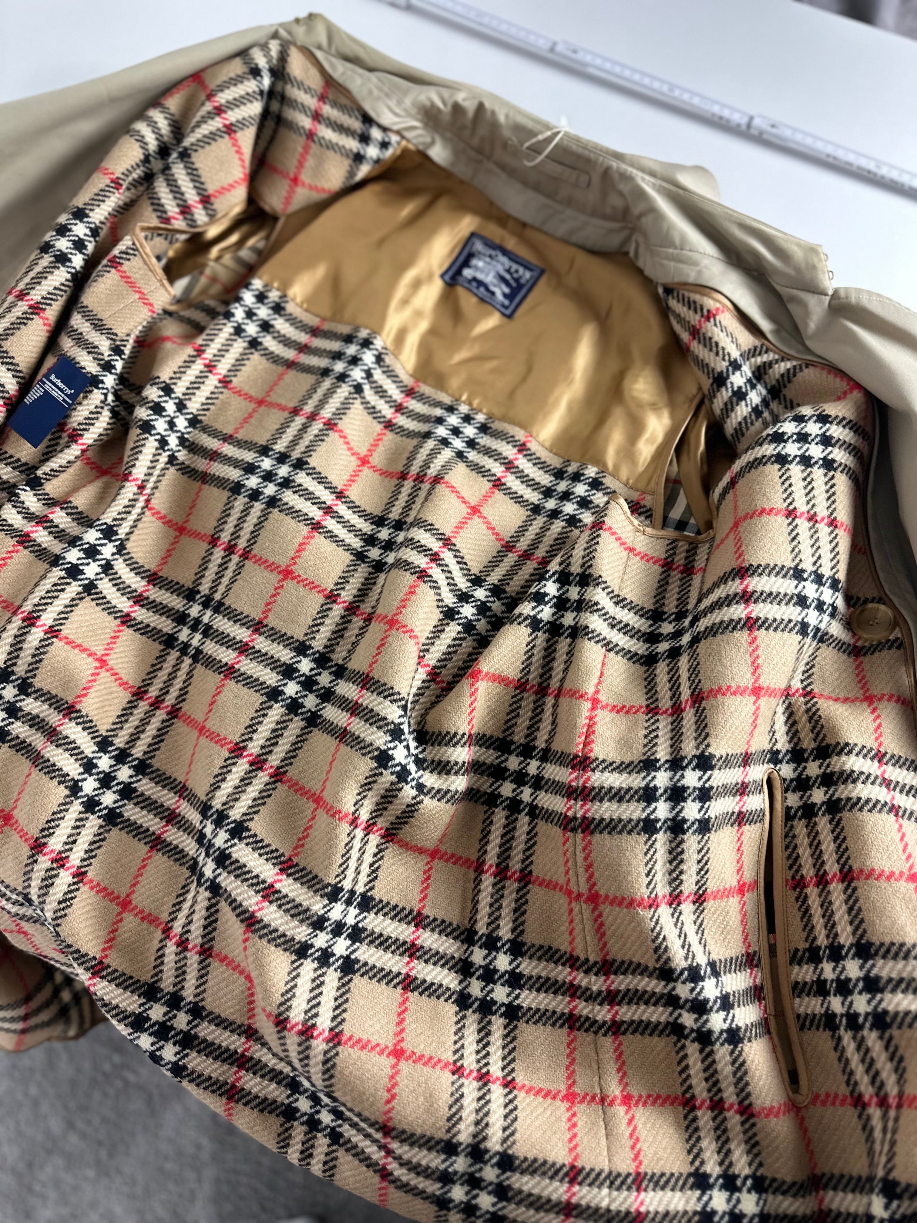Burberrys Trenchcoat (48/M) including Inlet
