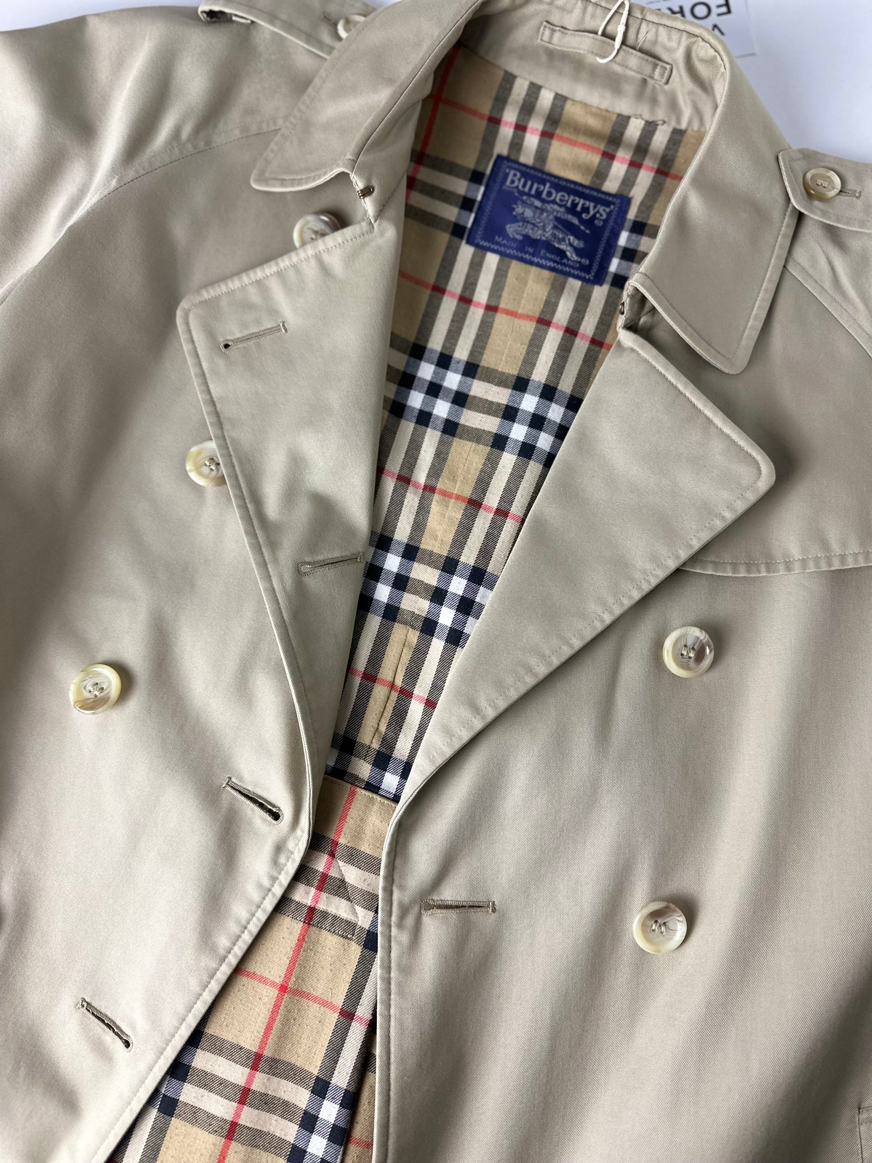 Burberrys Trenchcoat (10/S)