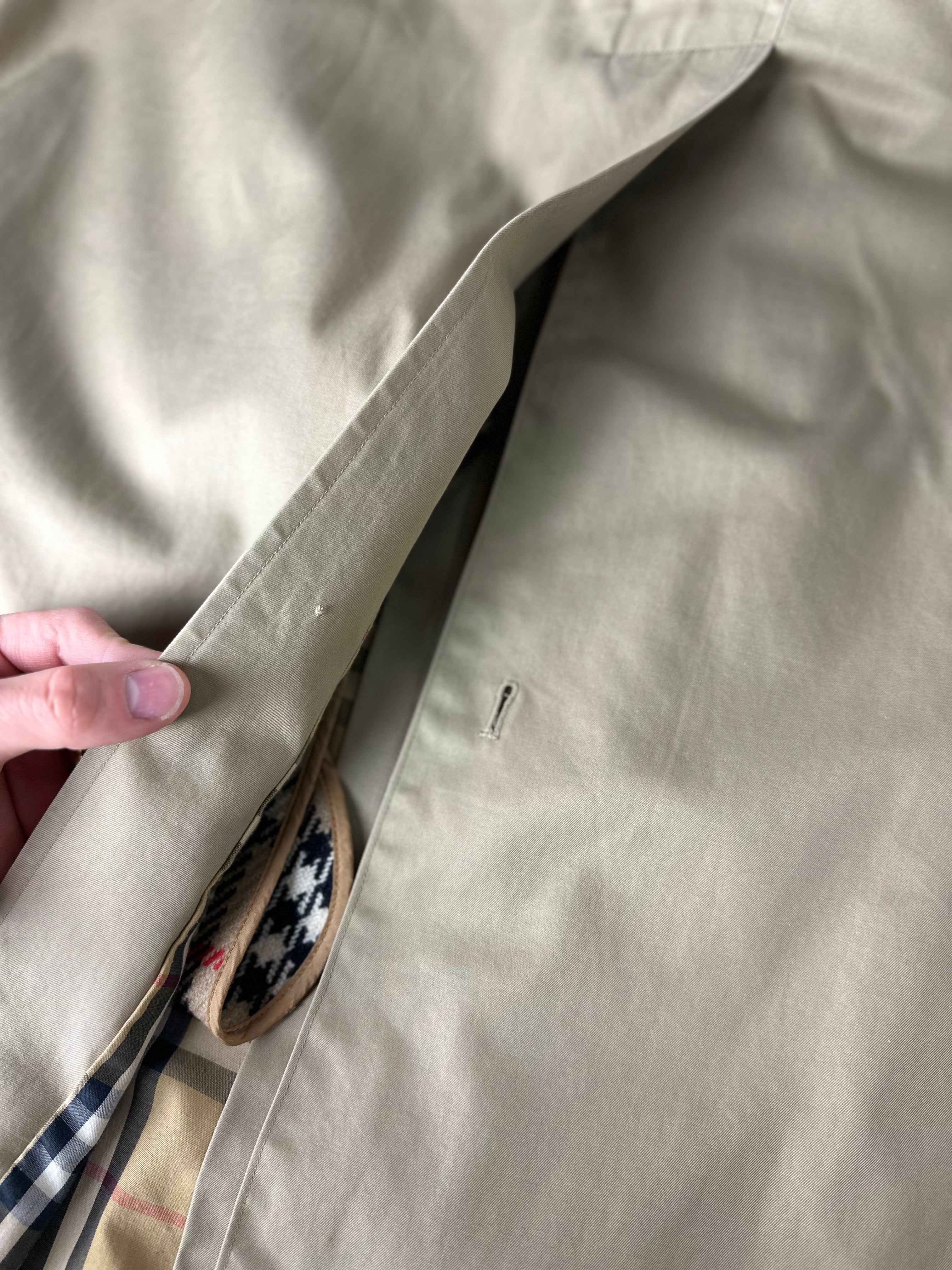 Burberrys Trenchcoat (52/L) including Inlet