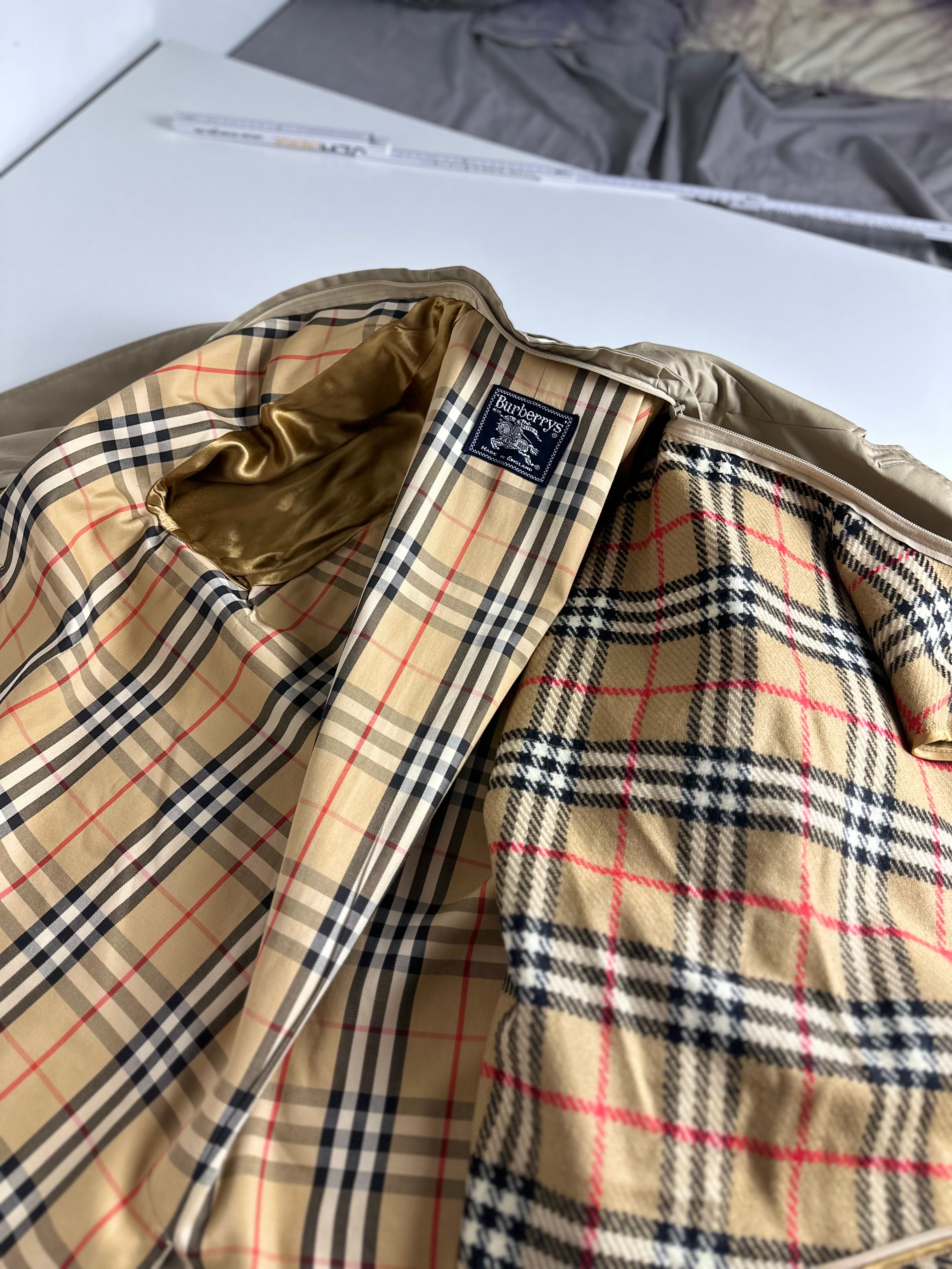 Burberrys Carcoat (48/M) including Inlet