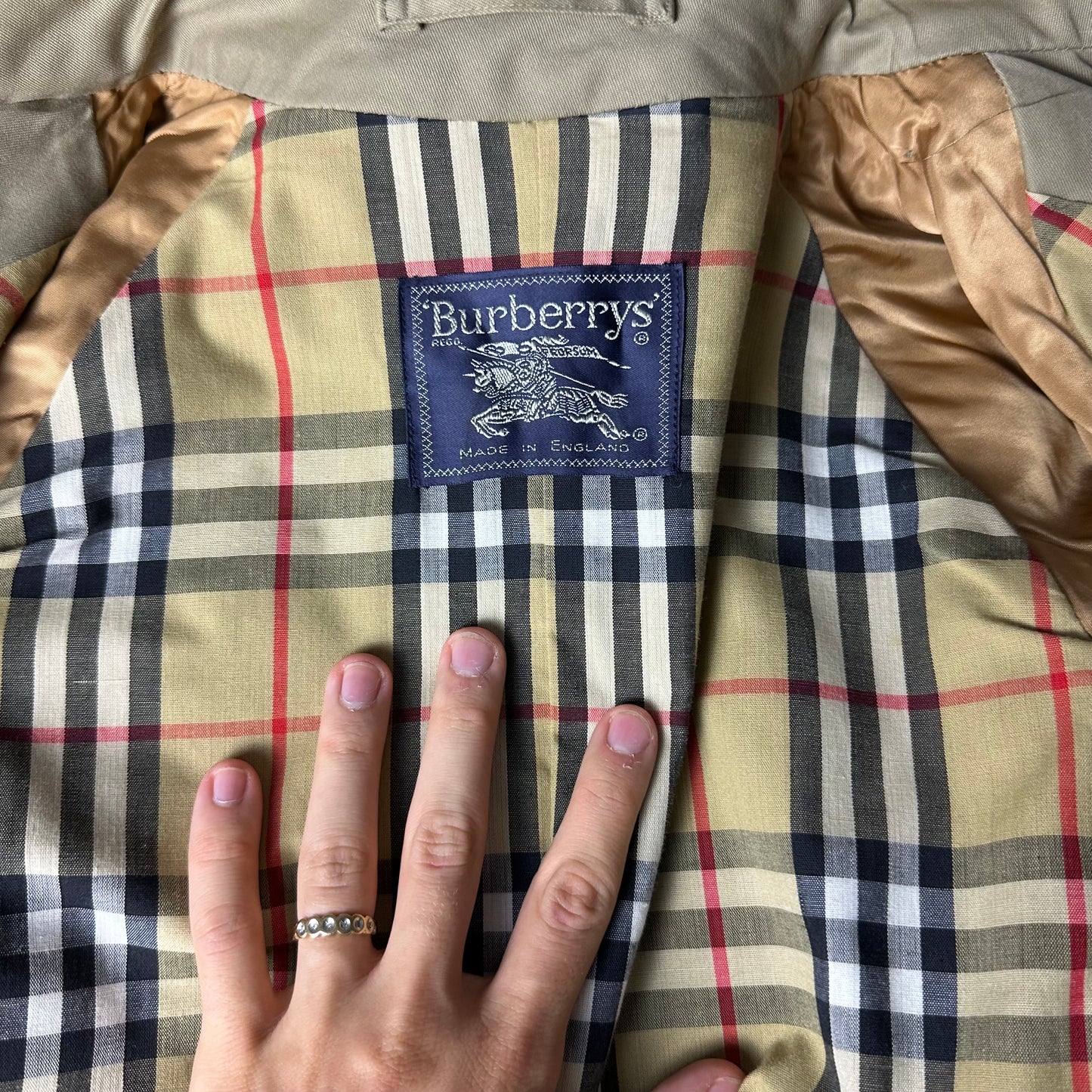 Burberrys Trenchcoat (10/S)