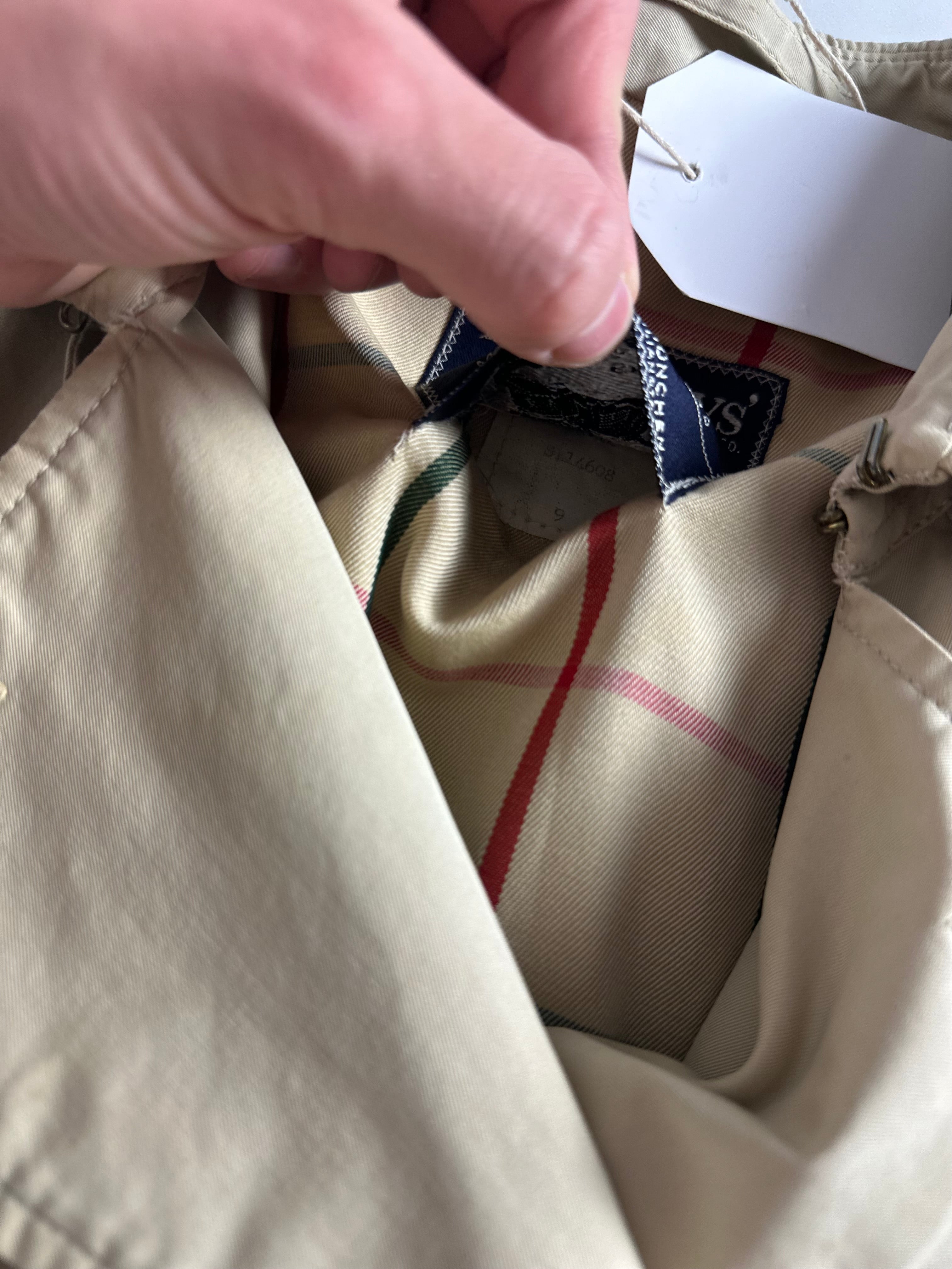 Burberrys Trenchcoat (10/S)