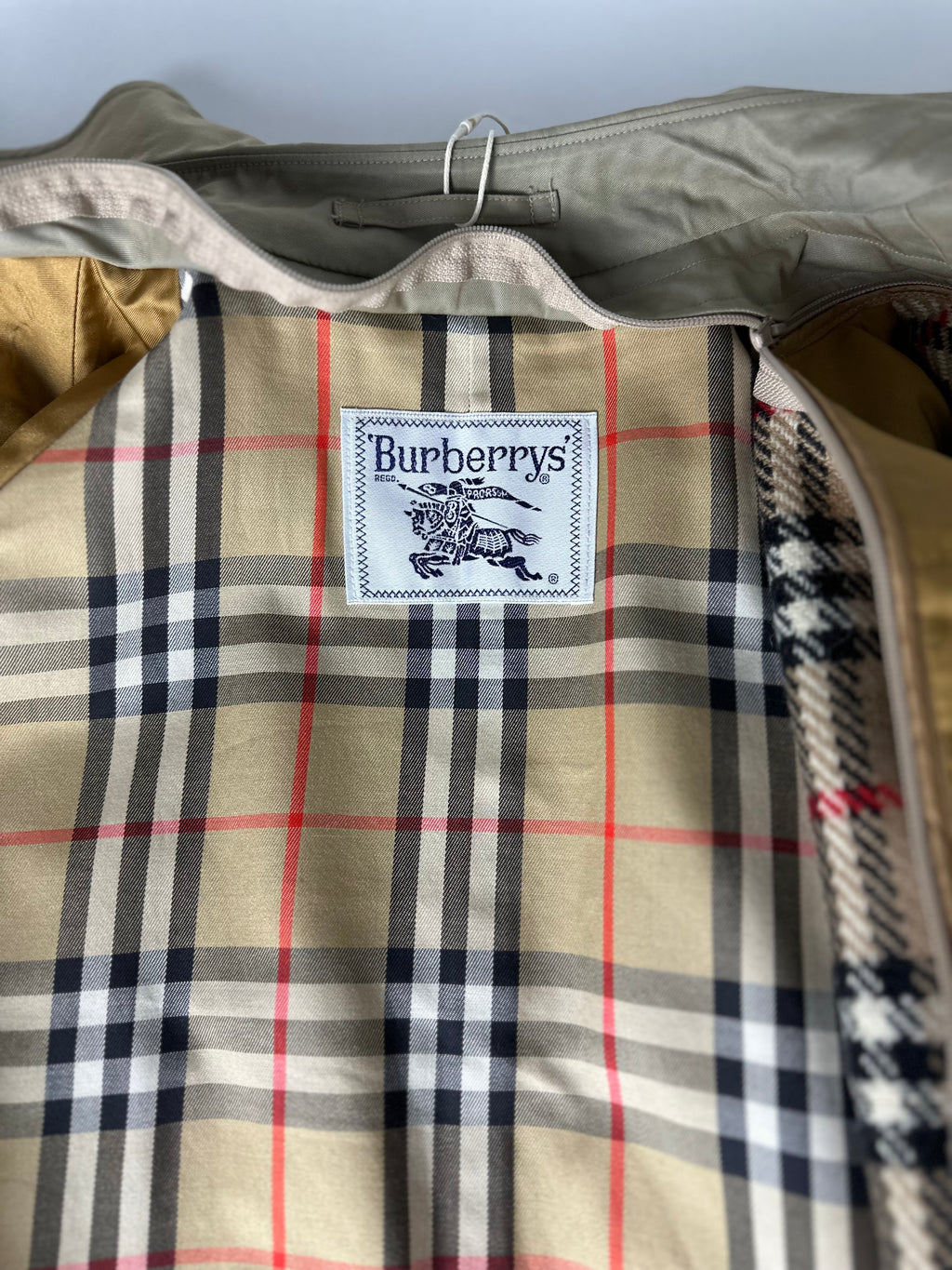 Burberrys Trenchcoat (8/XS) including Inlet