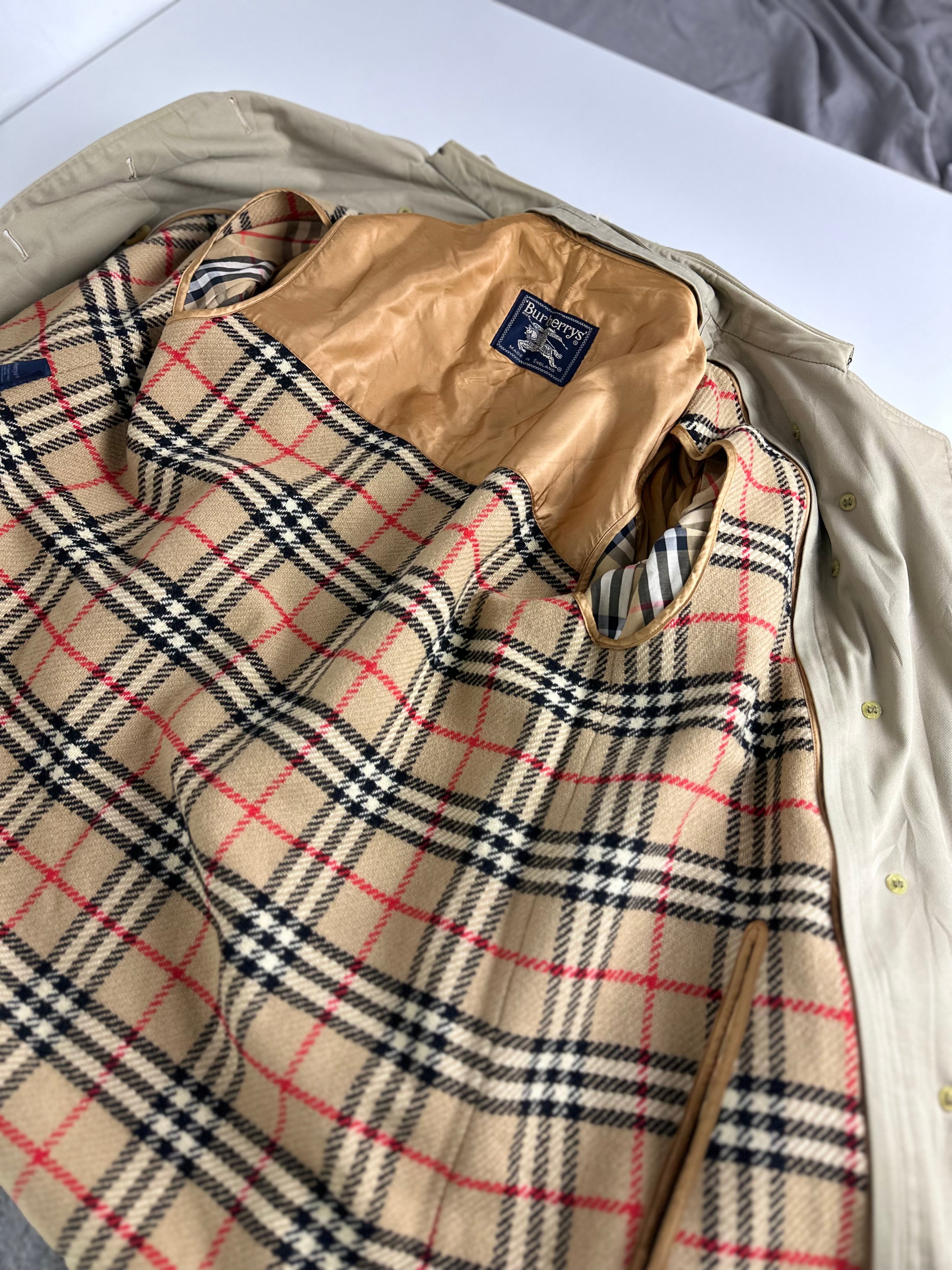 Burberrys Trenchcoat (12/M) including Inlet