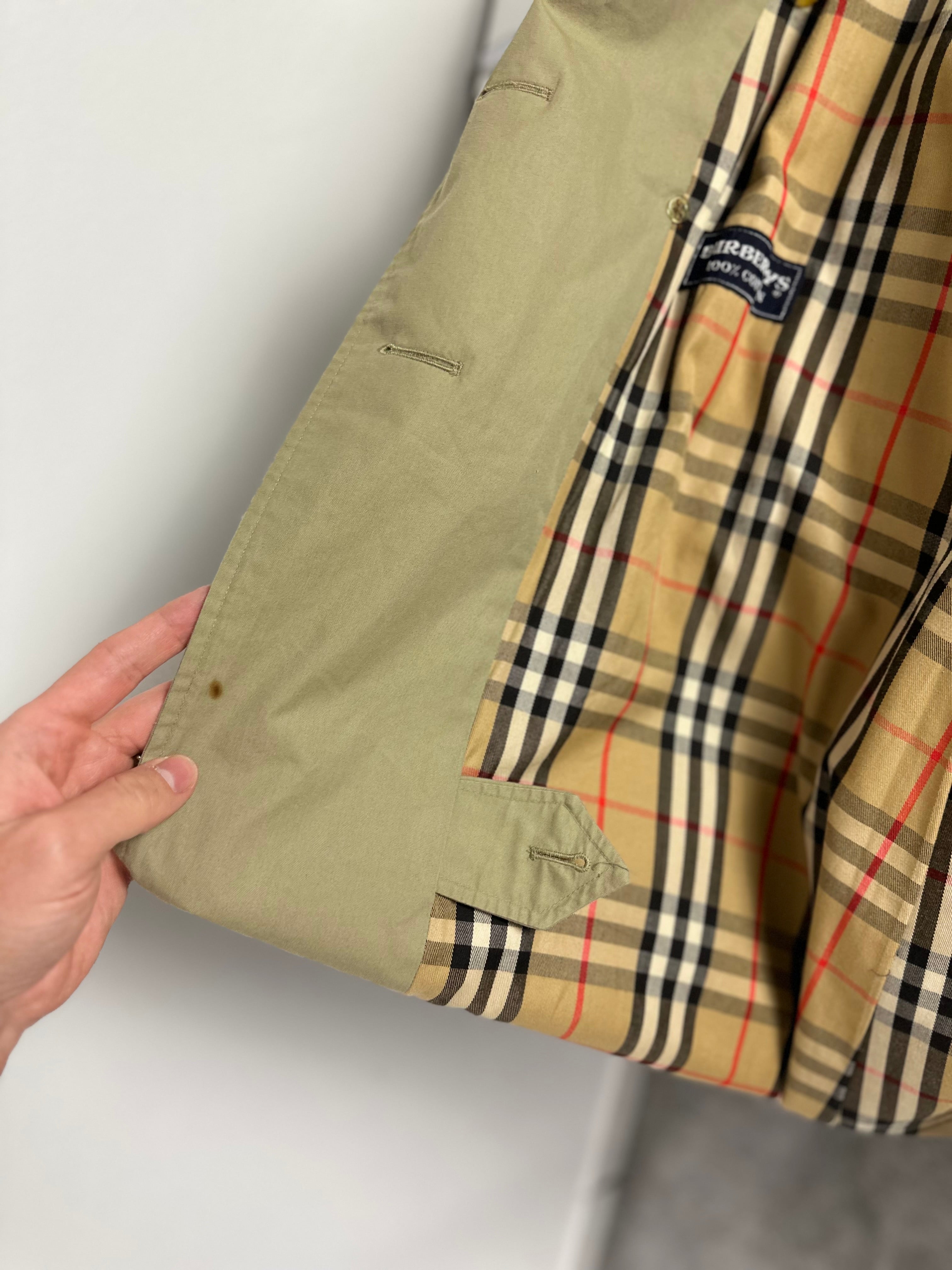 Burberrys Trenchcoat (10/S)