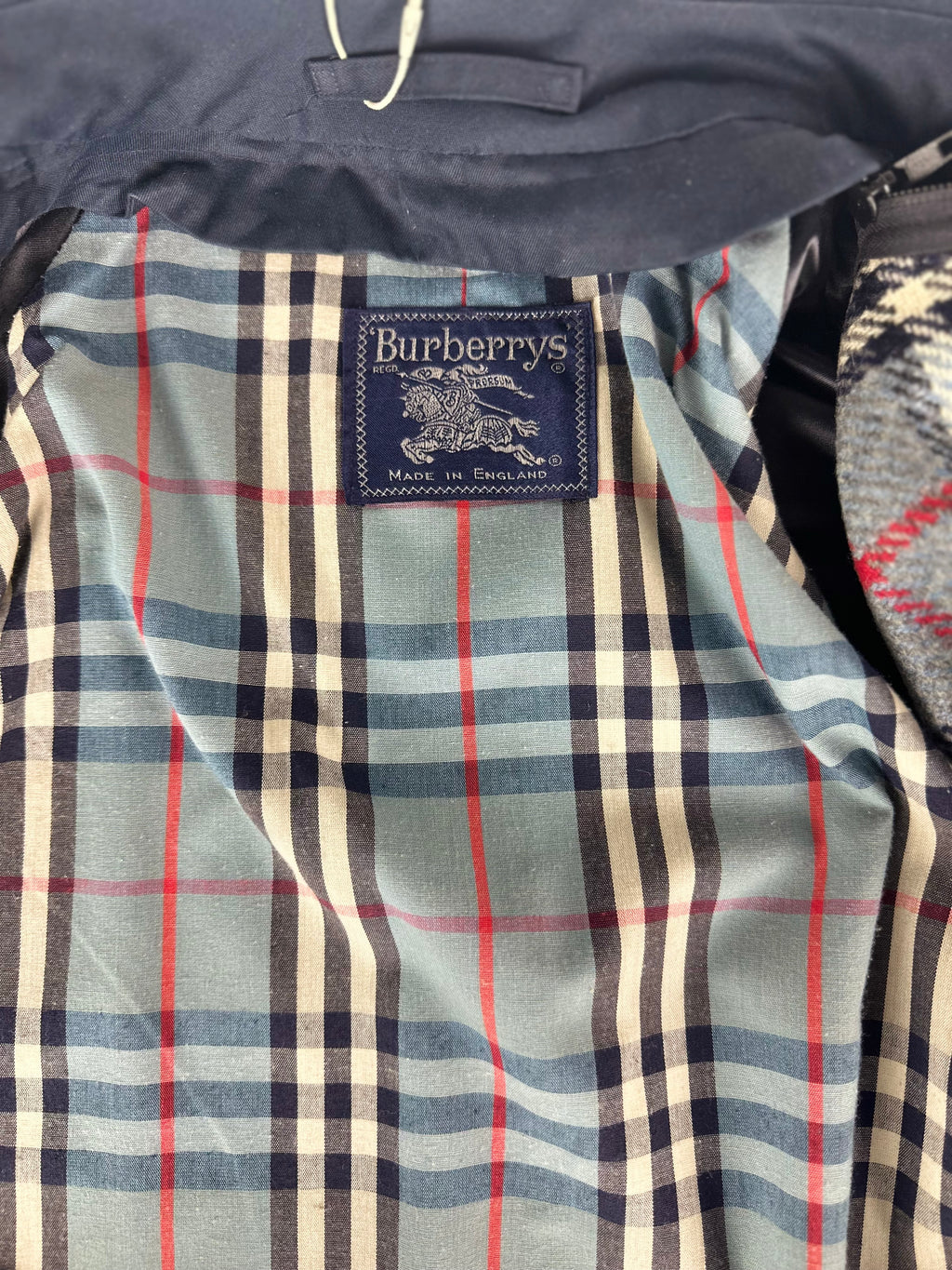 Burberrys Carcoat (48/M) including Inlet