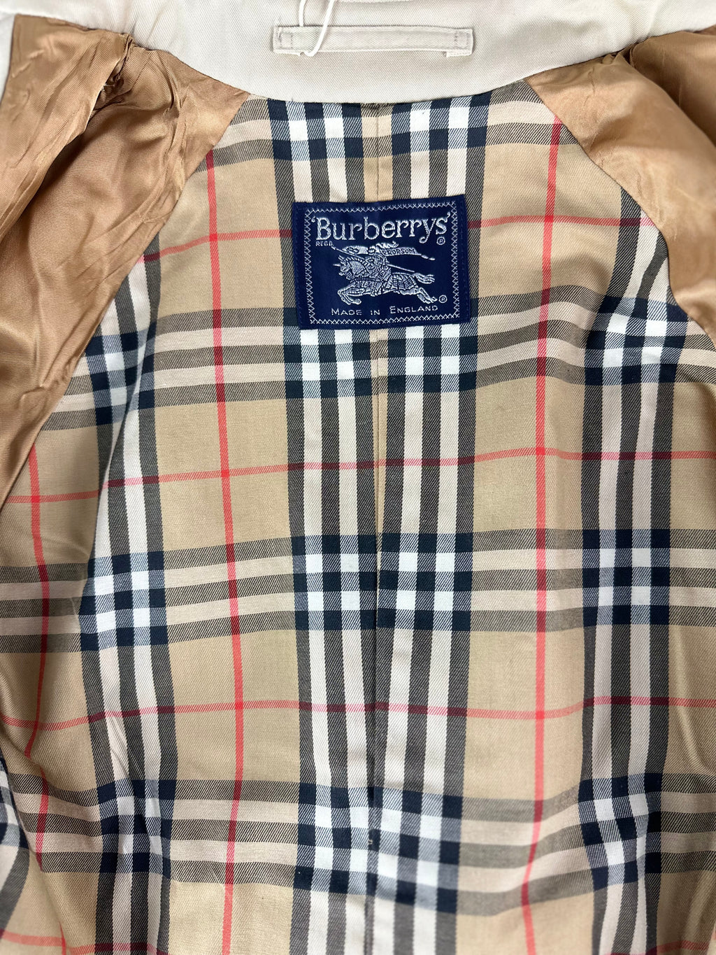 Burberrys Trenchcoat (10/S)