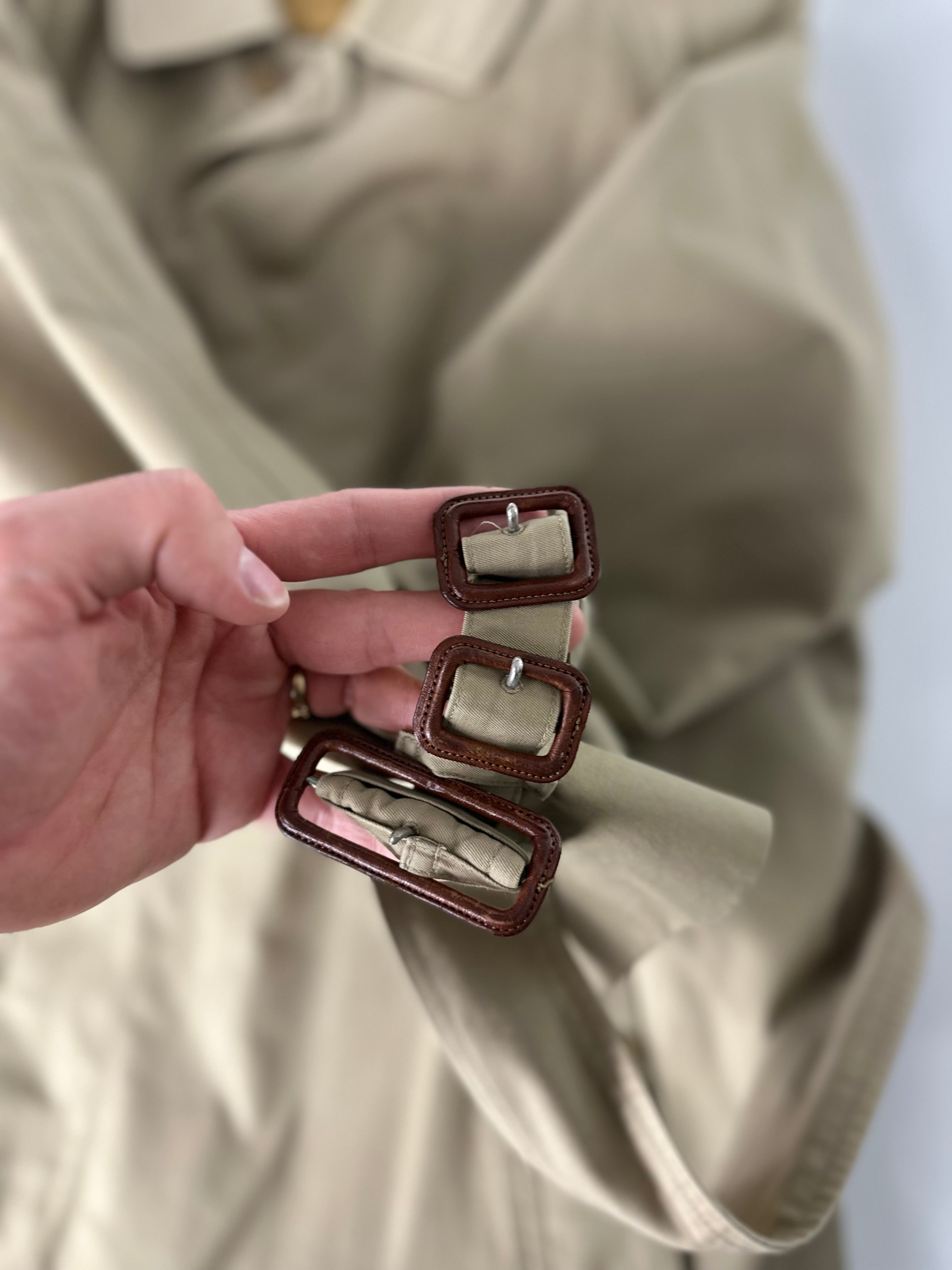 Burberrys Trenchcoat (52/L) including Inlet