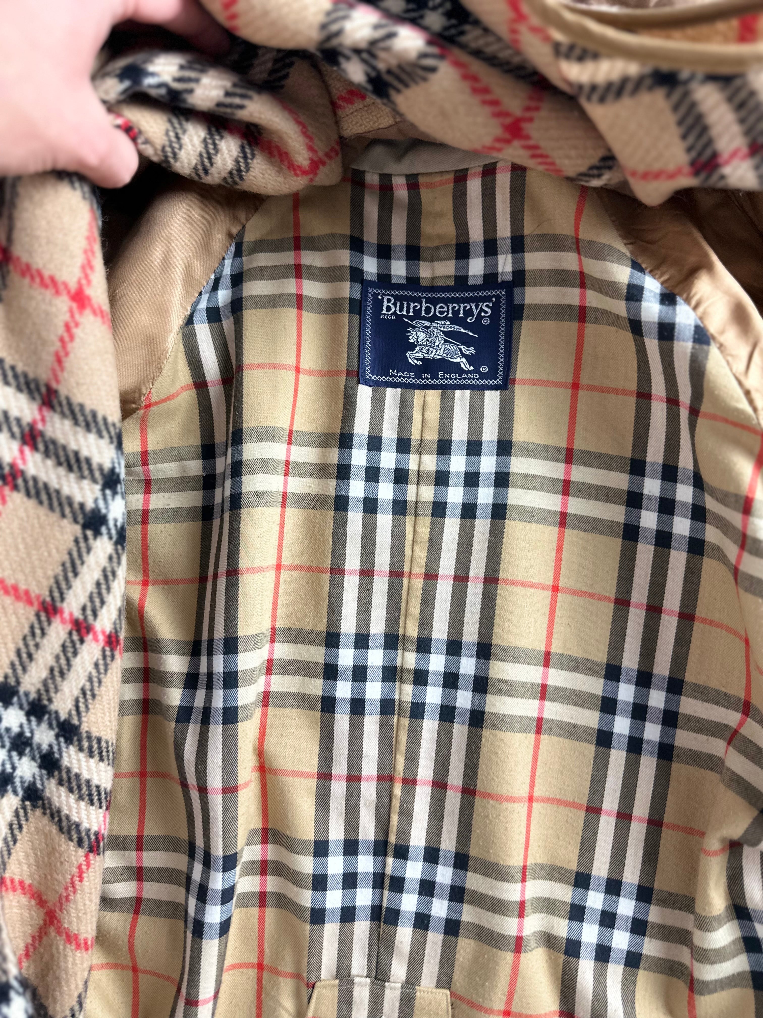 Burberrys Trenchcoat (16/XL) including inlet