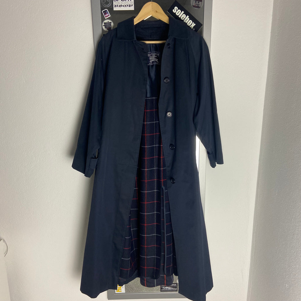 Burberry Trenchcoat Size 12/M with inlet