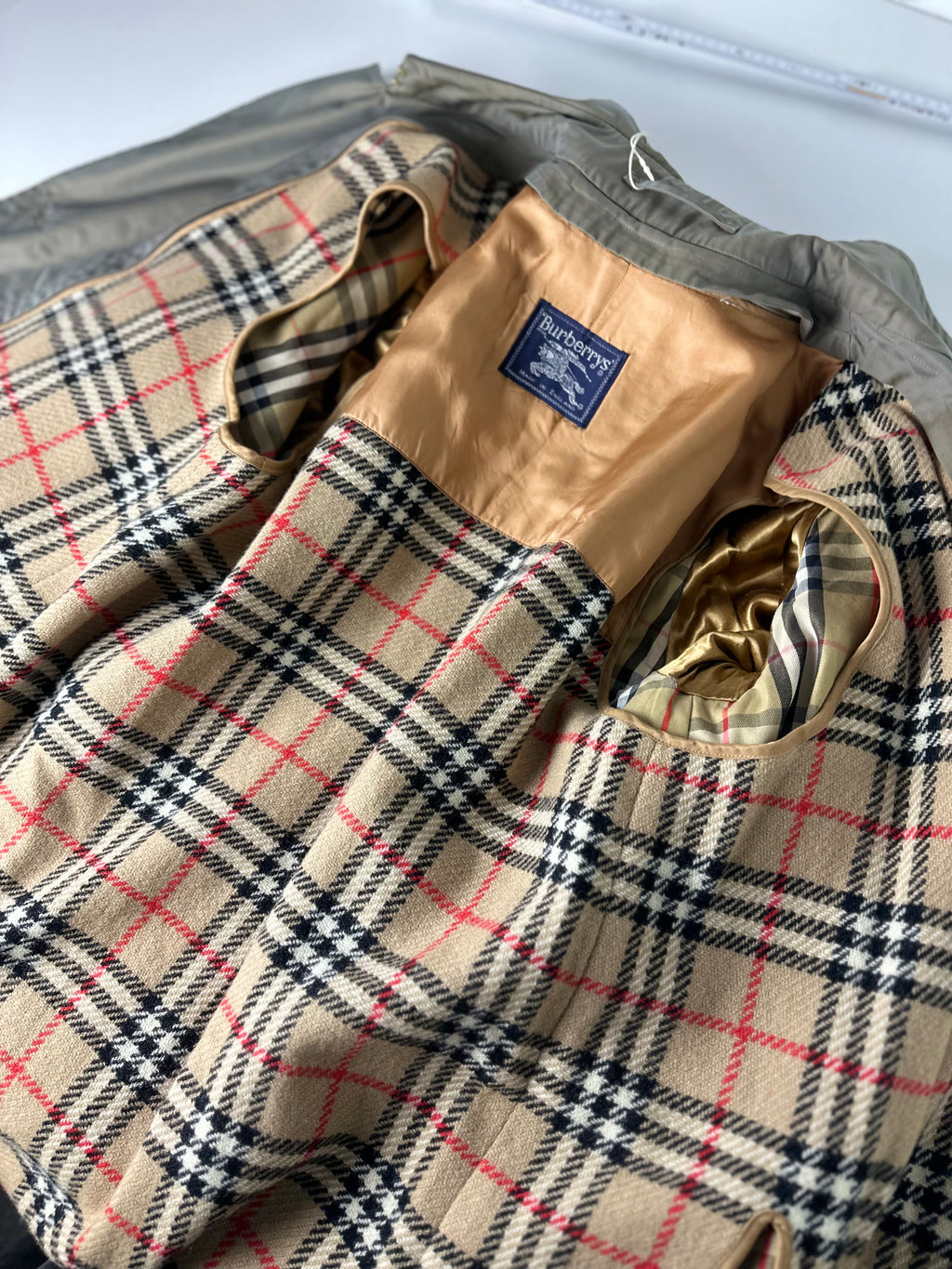 Burberrys Trenchcoat (52/L) including Inlet