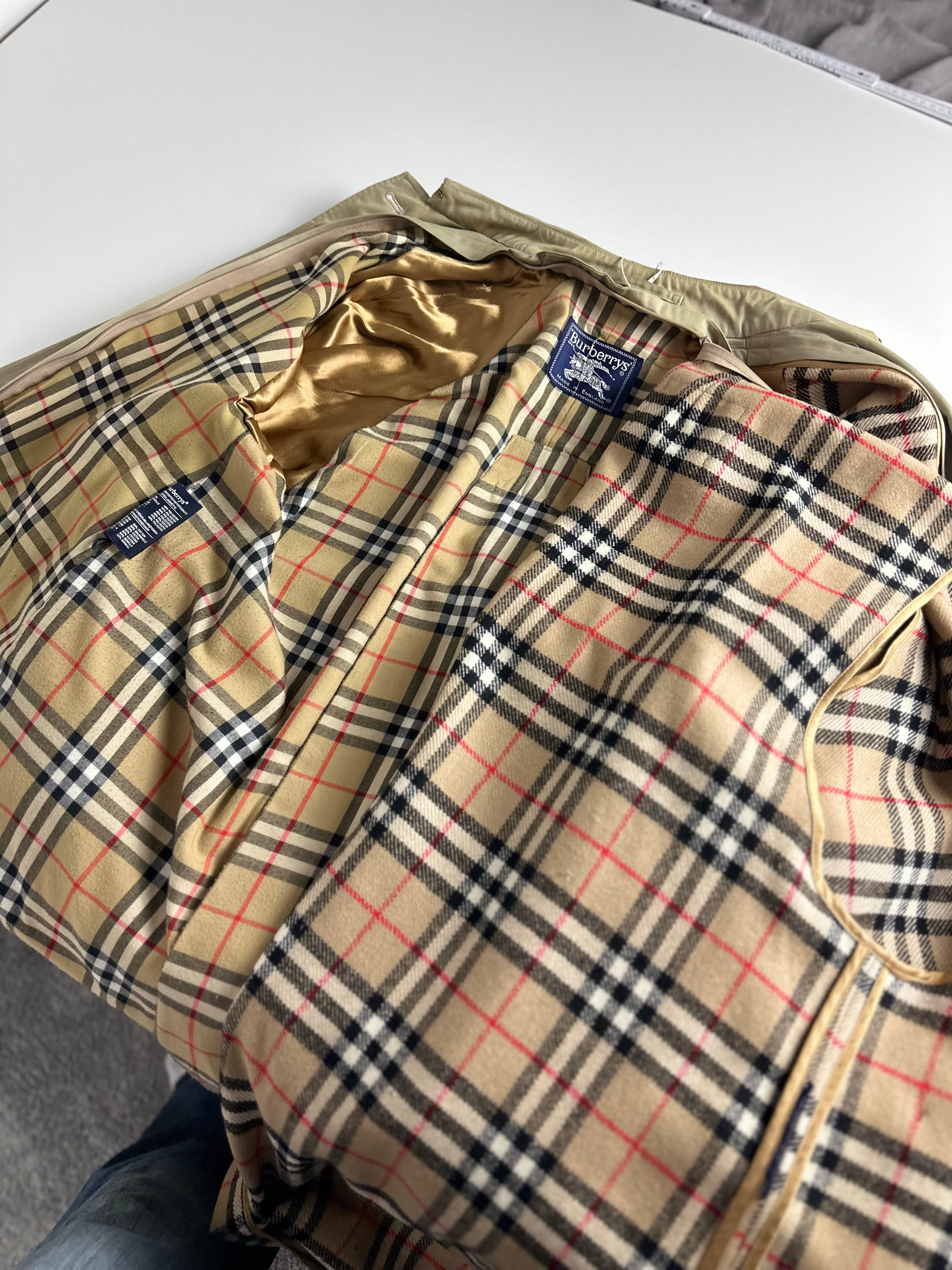 Burberrys Trenchcoat (12/M) including Inlet