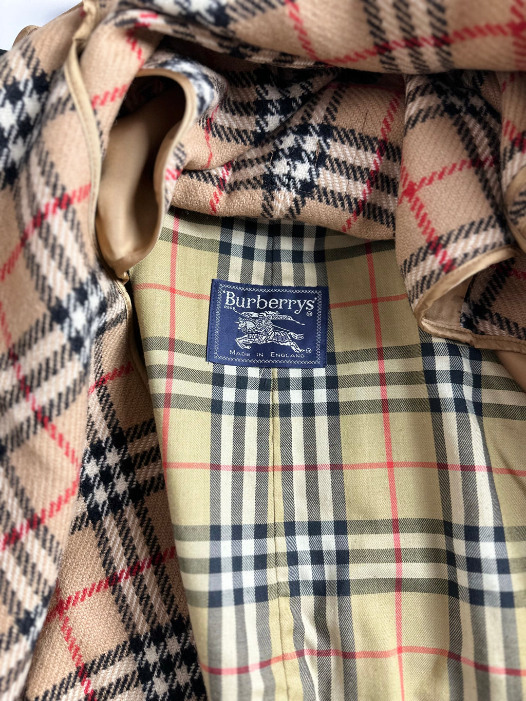 Burberrys Trenchcoat (50/L) including Inlet