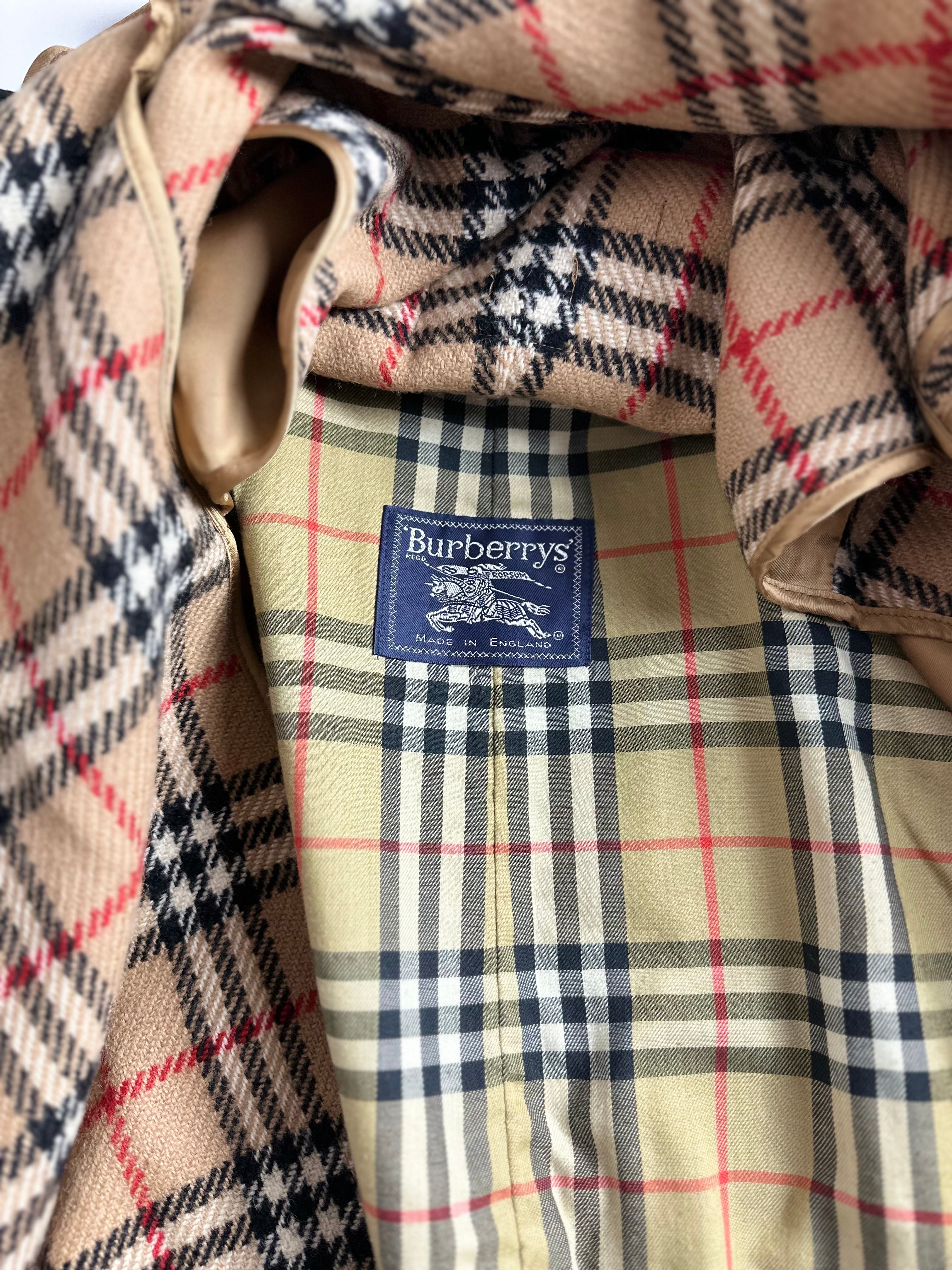 Burberrys Trenchcoat (50/L) including Inlet