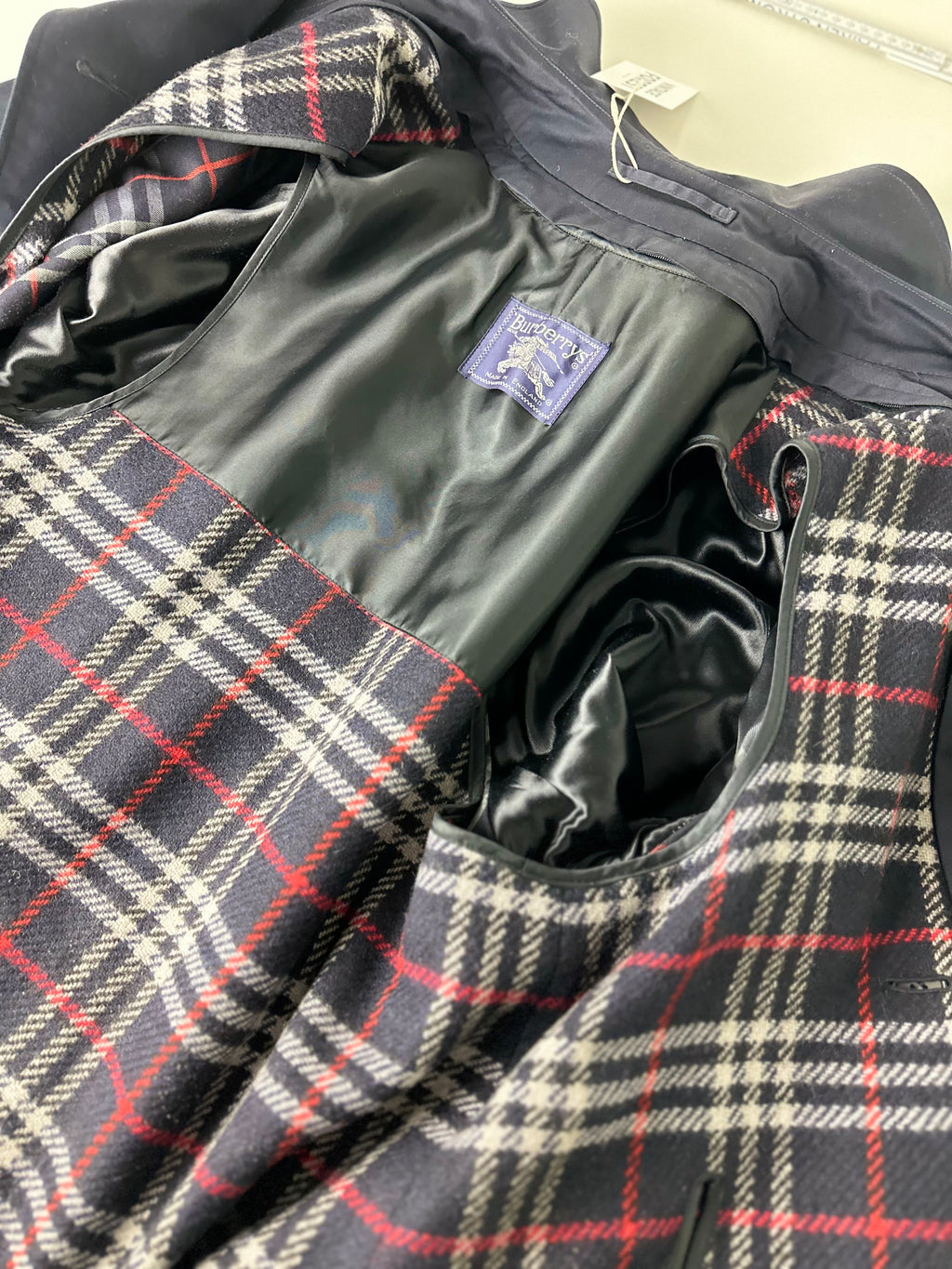 Burberrys Trenchcoat (50/L) including Inlet