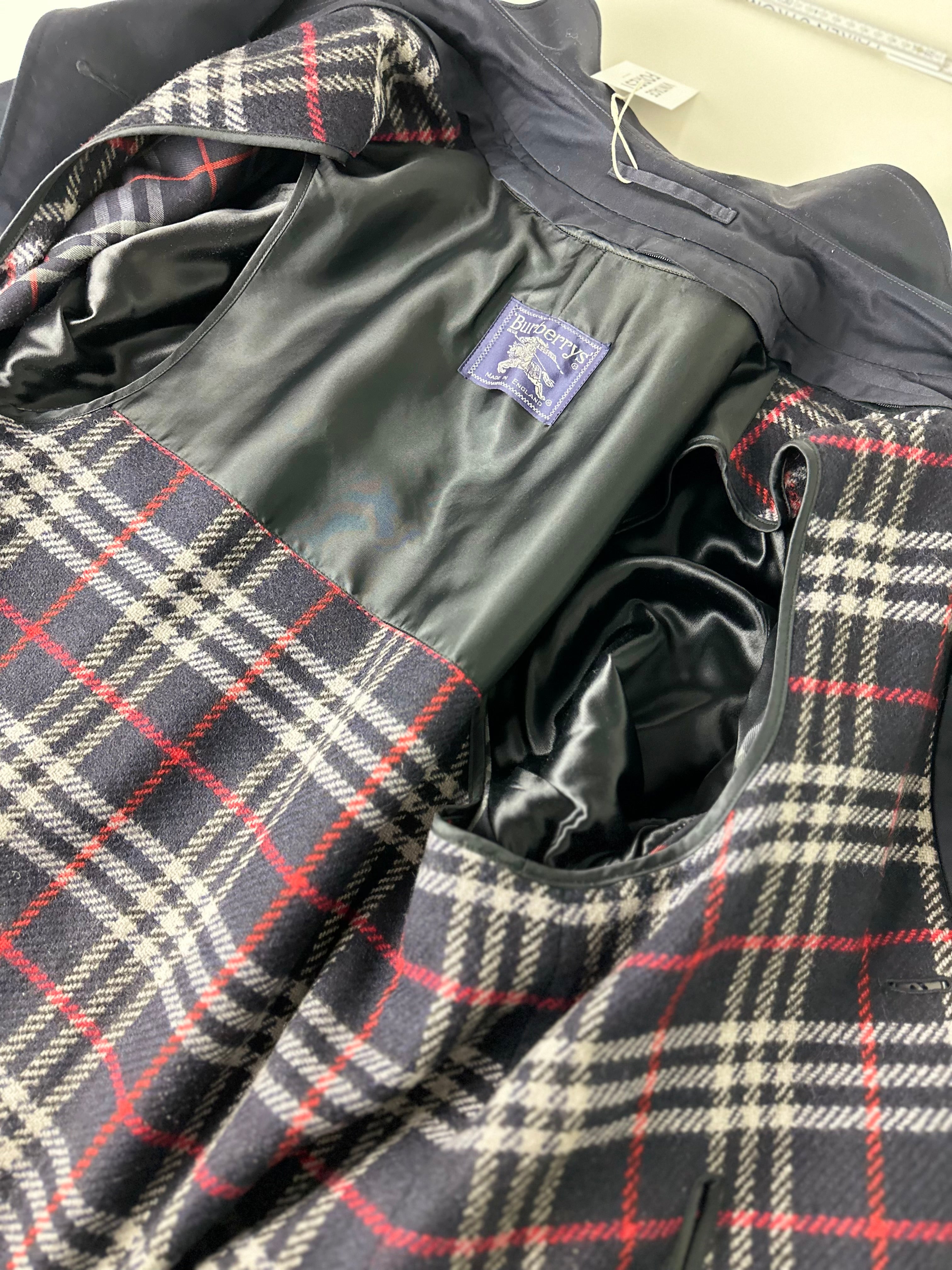 Burberrys Trenchcoat (50/L) including Inlet