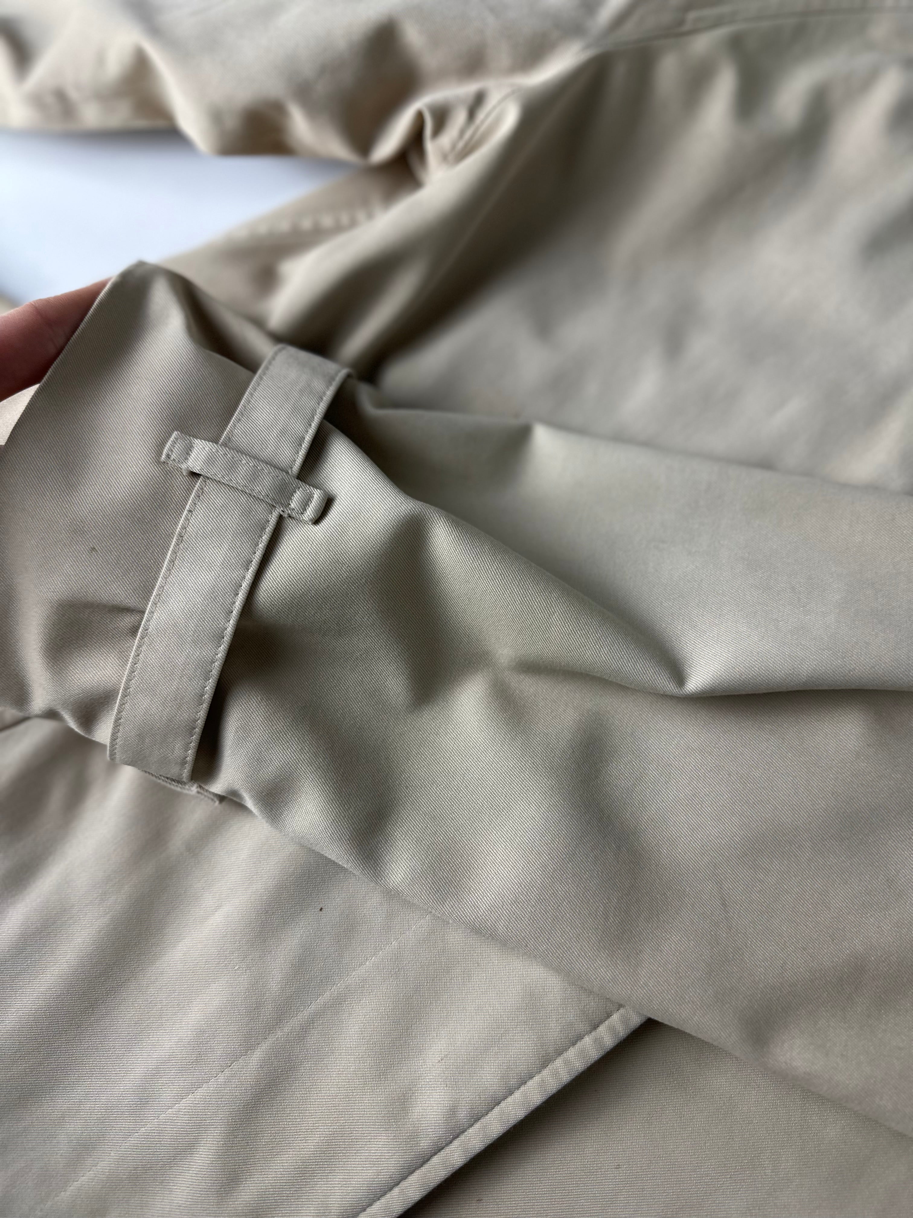 Burberrys Trenchcoat (10/S)