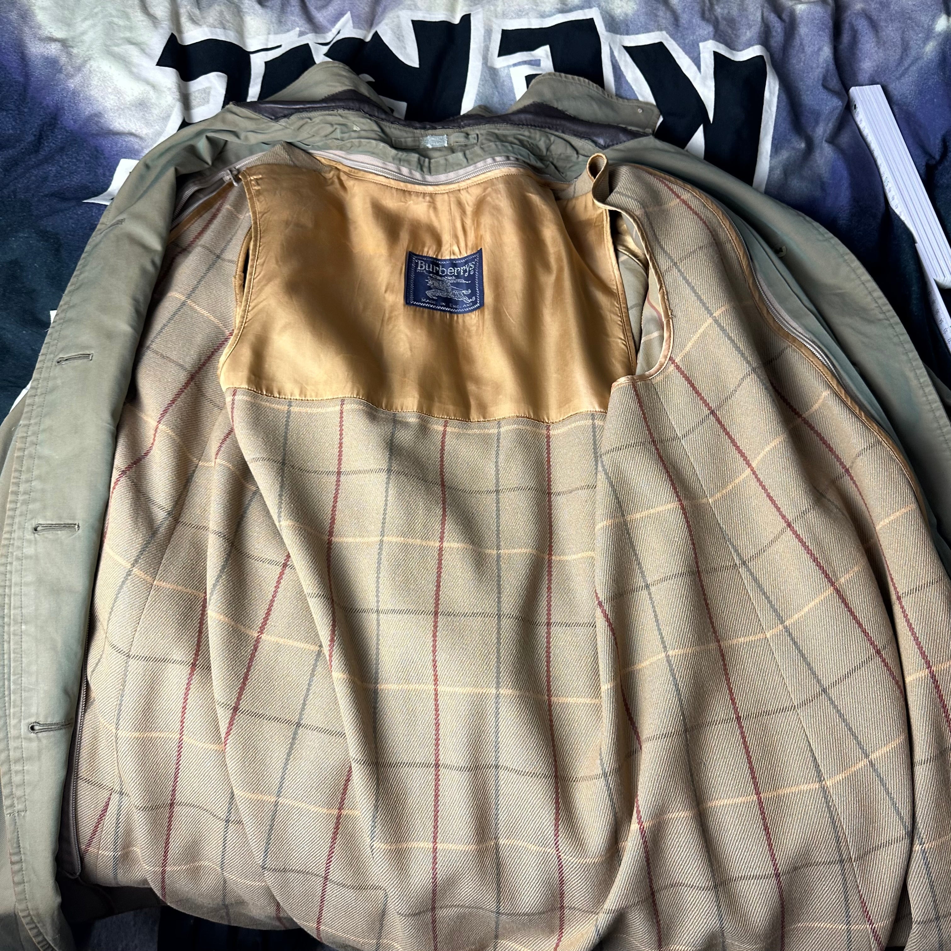 Burberrys Trenchcoat (12/M)