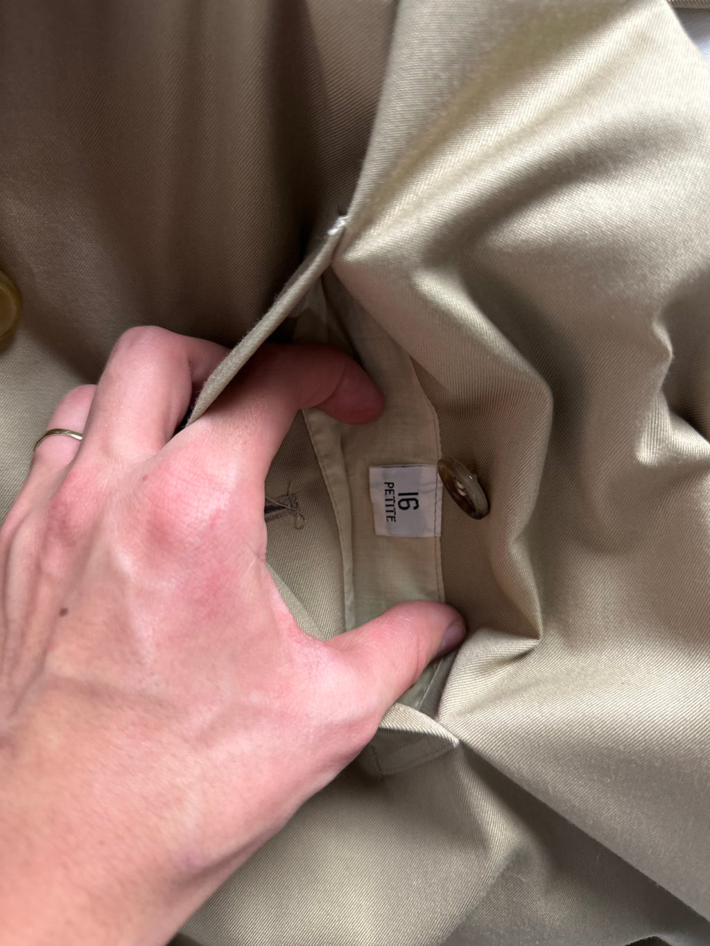 Burberrys Trenchcoat (14/L) including Inlet